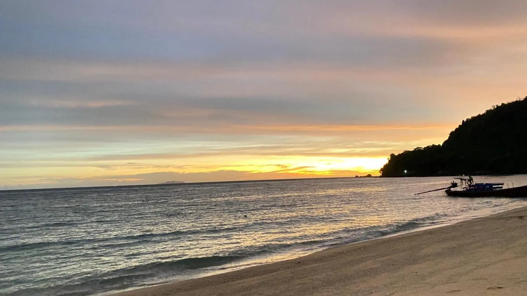 Beach in Koh Ngai Paradise Beach