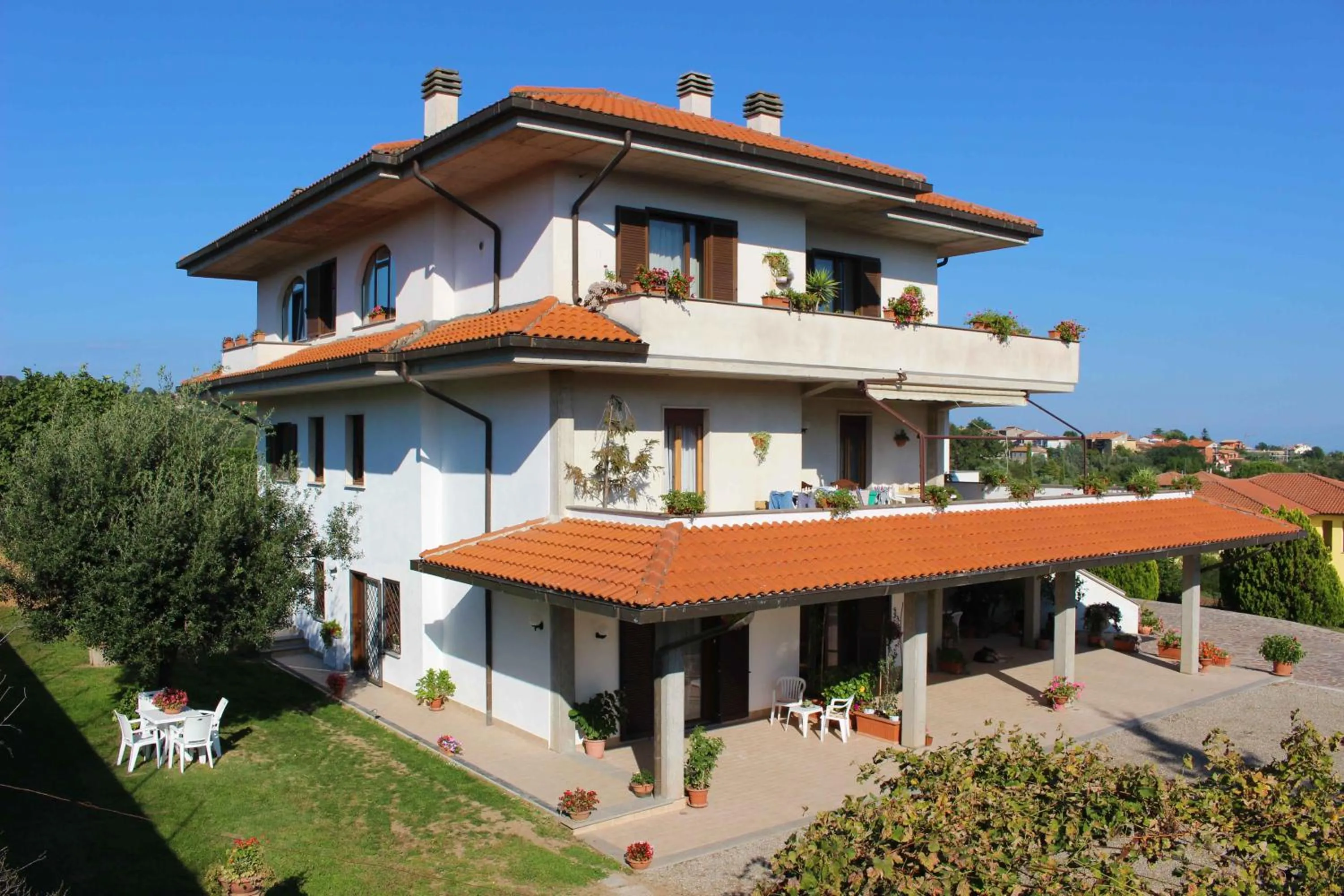Property building in Il Roseto di Daniela