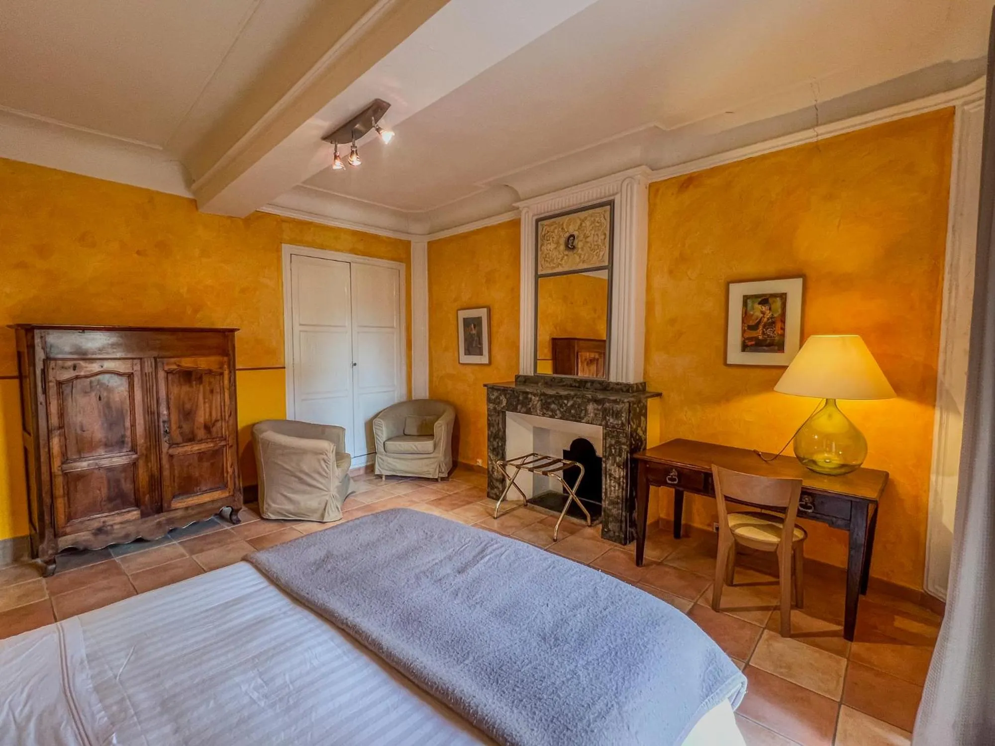 Photo of the whole room, Bed in Hôtel d'Alibert
