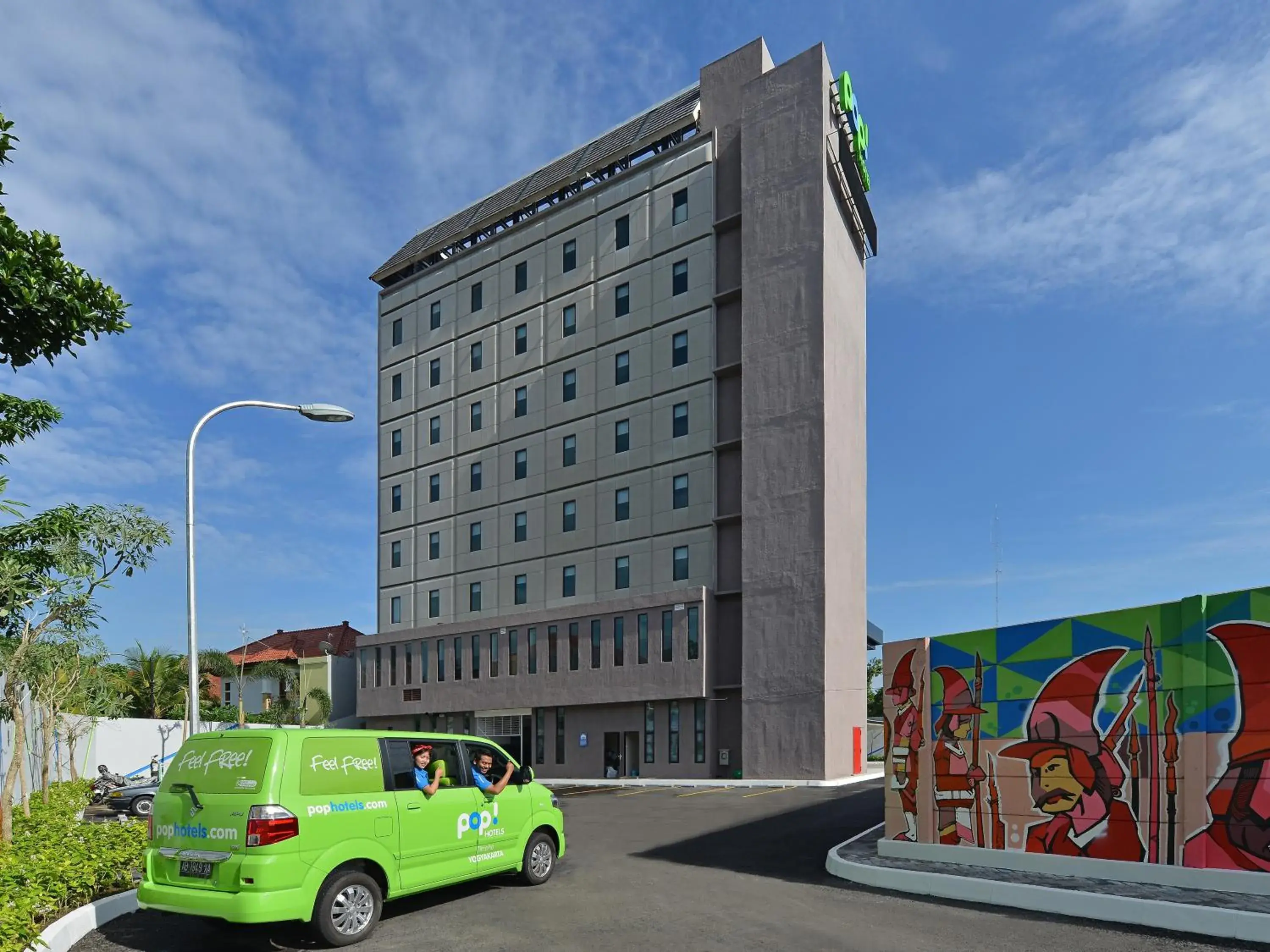 Facade/entrance in POP! Hotel Timoho Yogyakarta Facade/entrance in POP! Hotel Timoho Yogyakarta