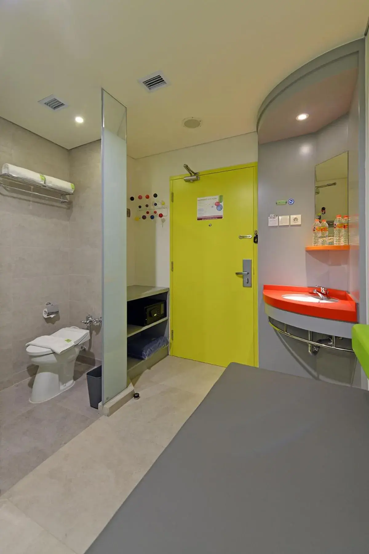 Shower in POP! Hotel Timoho Yogyakarta Shower in POP! Hotel Timoho Yogyakarta