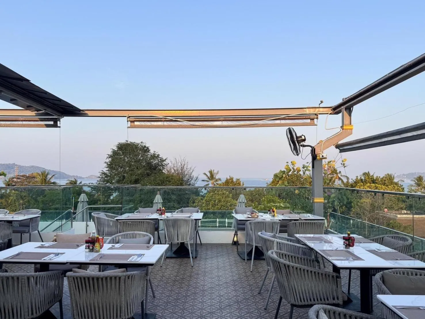 Restaurant/places to eat in Clarian Hotel Beach Patong