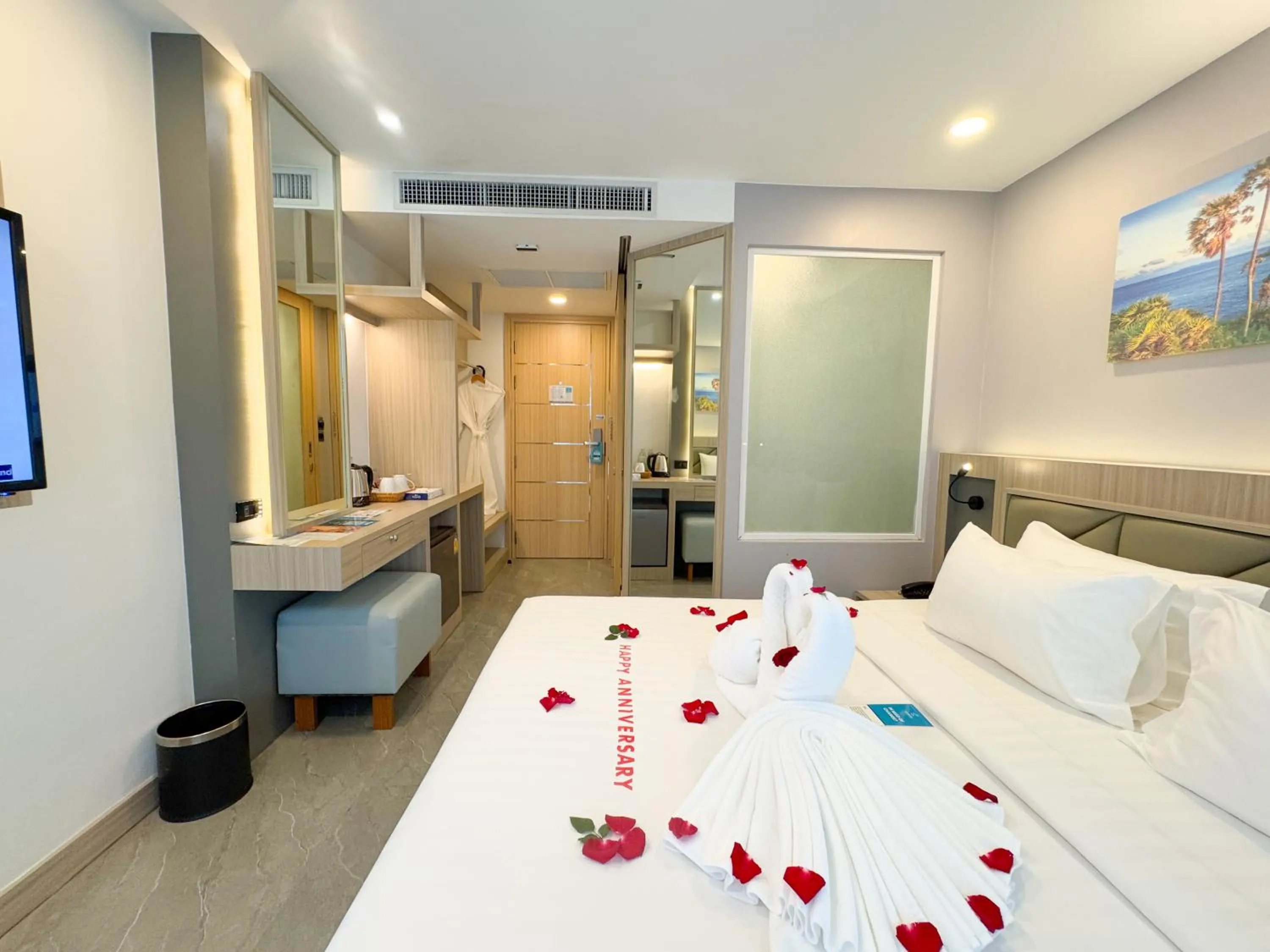 Bed in Clarian Hotel Beach Patong