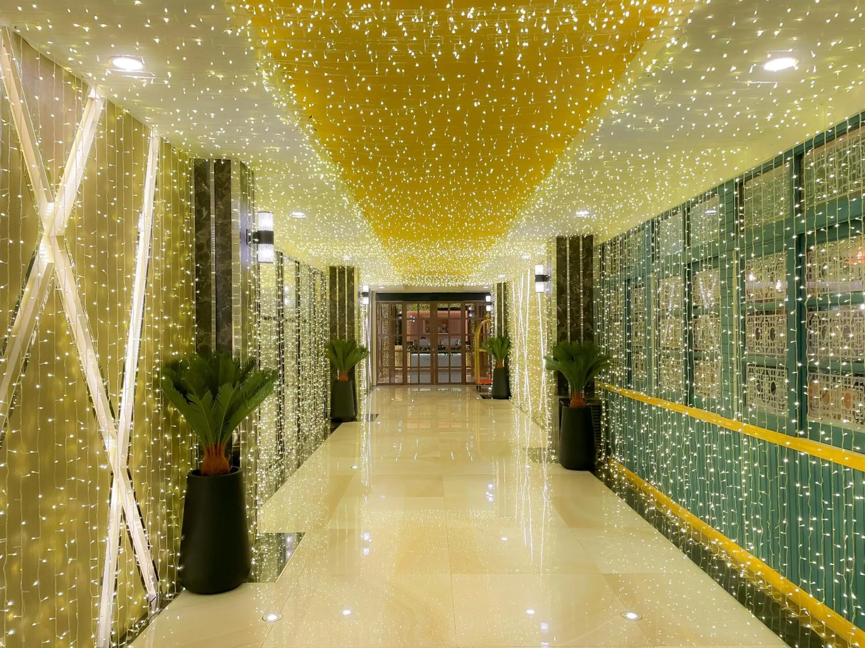 Facade/entrance in Clarian Hotel Beach Patong Facade/entrance in Clarian Hotel Beach Patong