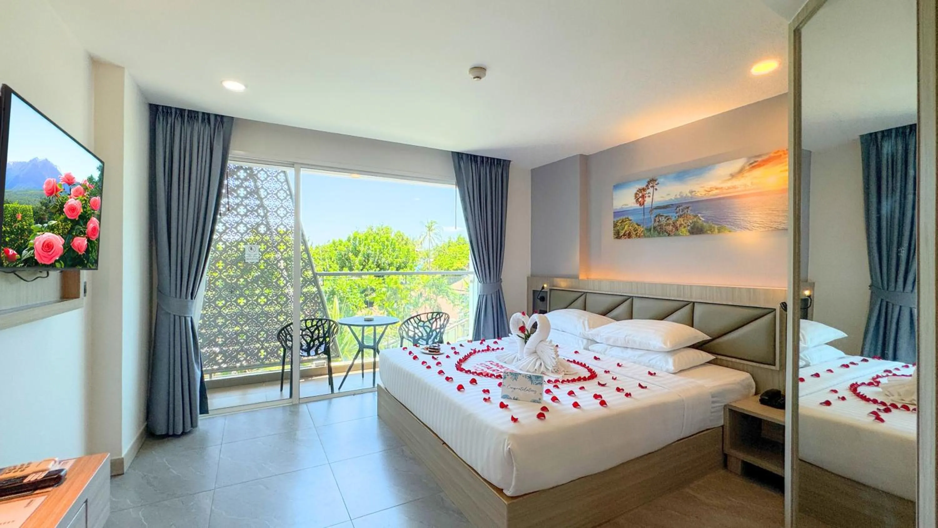 Bed in Clarian Hotel Beach Patong