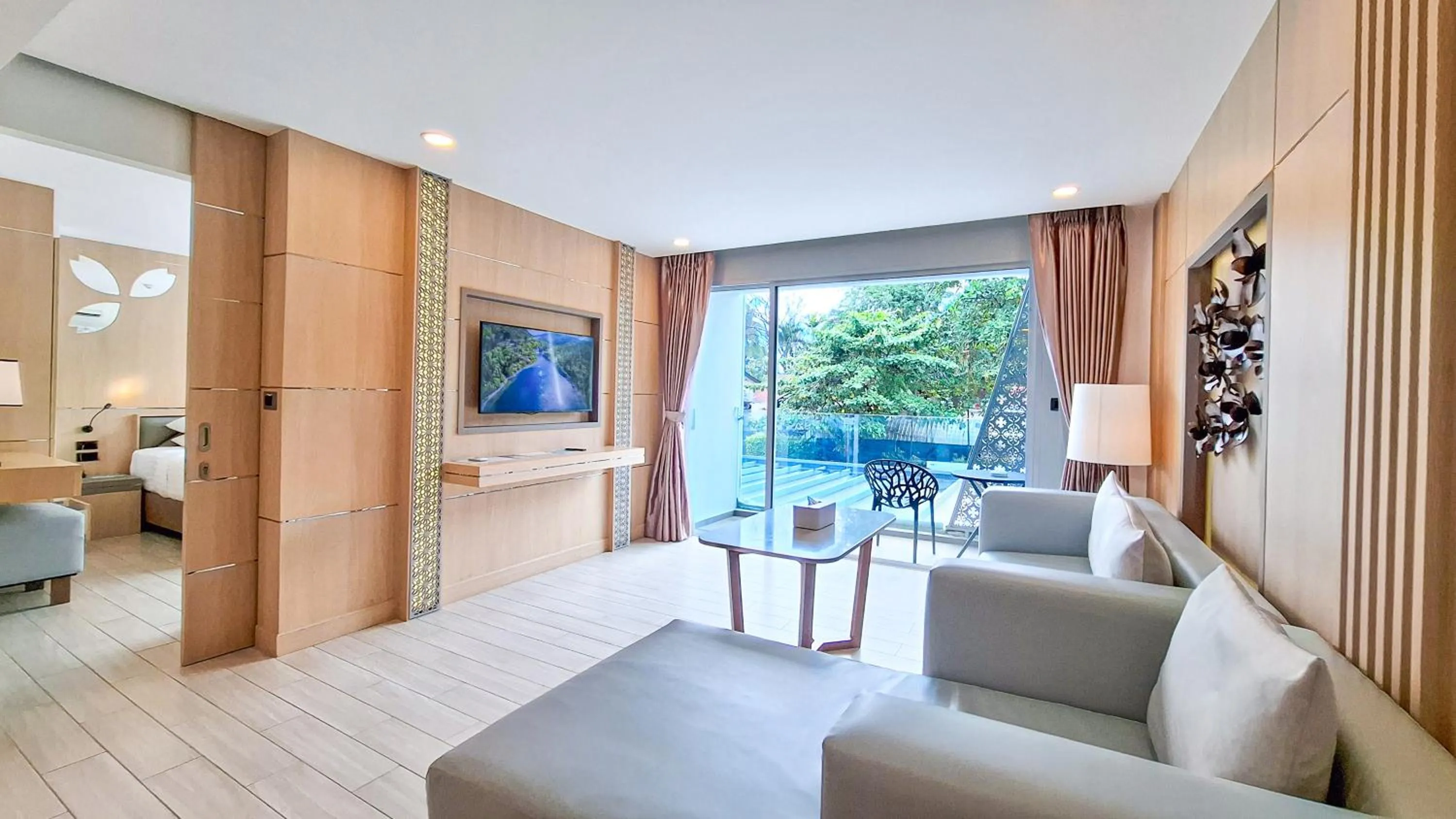 Bed in Clarian Hotel Beach Patong