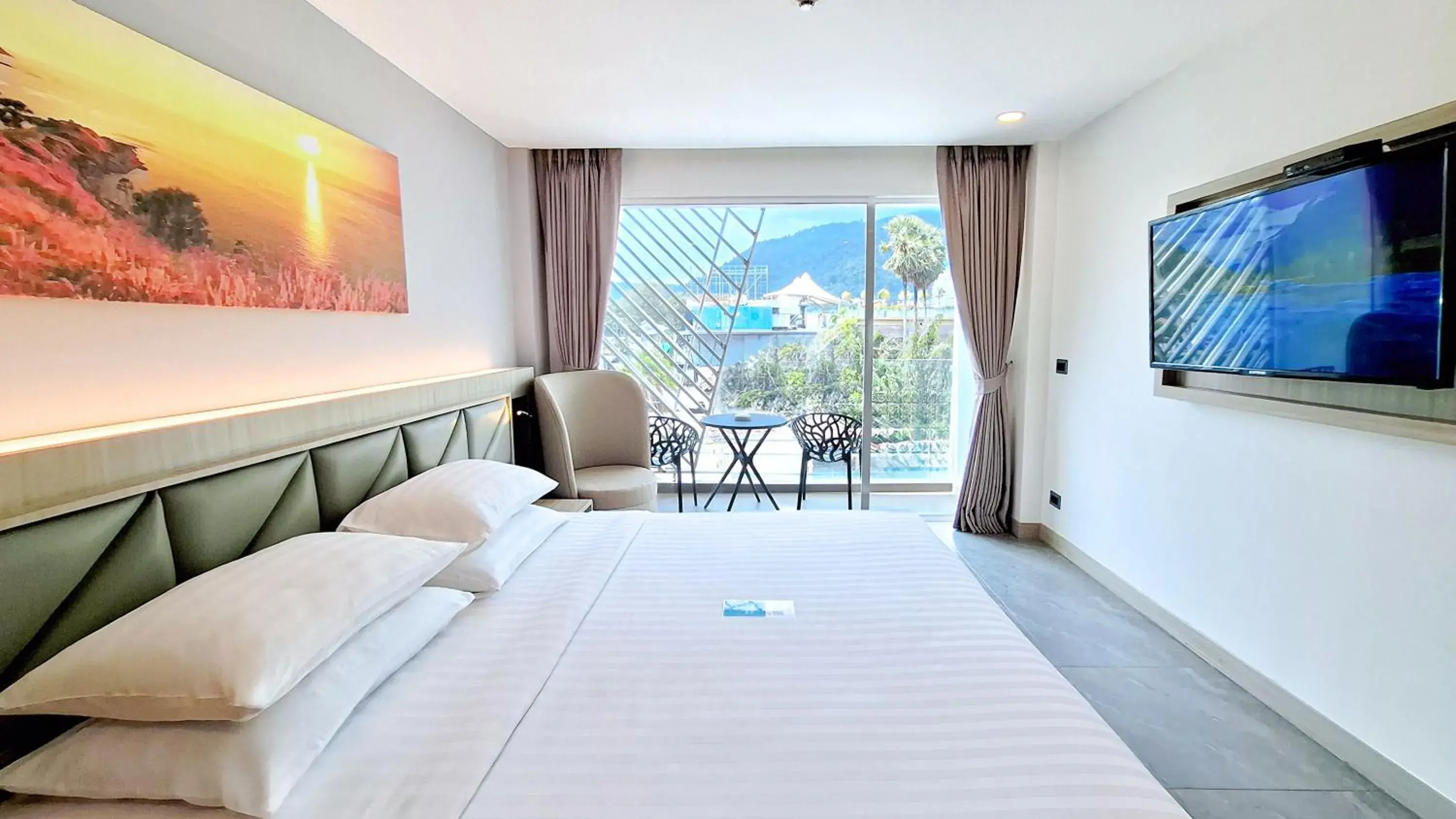 Deluxe King Room with Balcony and Mountain View in Clarian Hotel Beach Patong Deluxe King Room with Balcony and Mountain View in Clarian Hotel Beach Patong