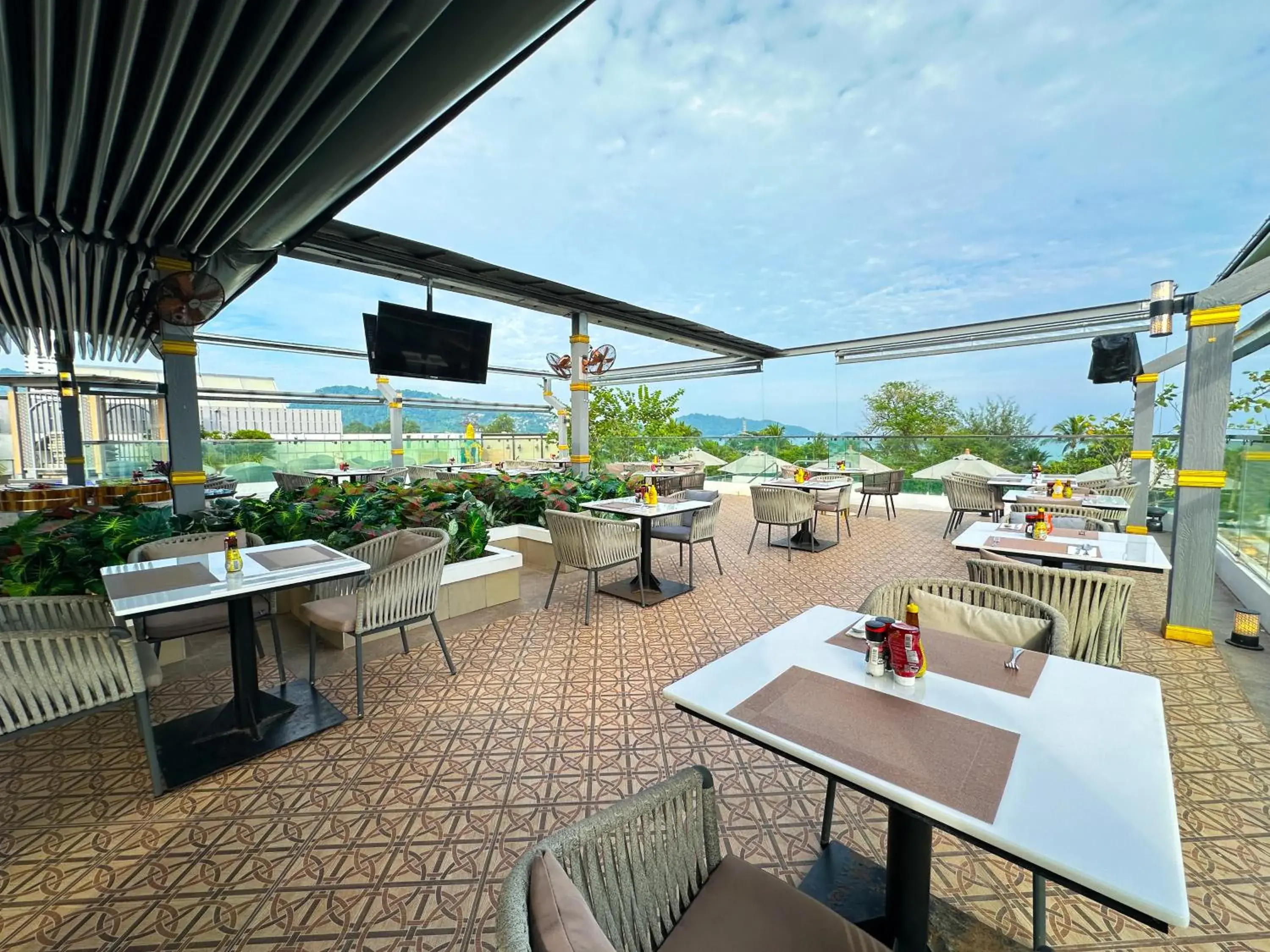 Restaurant/places to eat in Clarian Hotel Beach Patong Restaurant/places to eat in Clarian Hotel Beach Patong