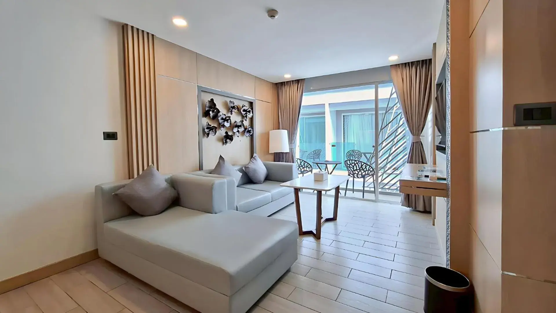 Library, Bed in Clarian Hotel Beach Patong Library, Bed in Clarian Hotel Beach Patong