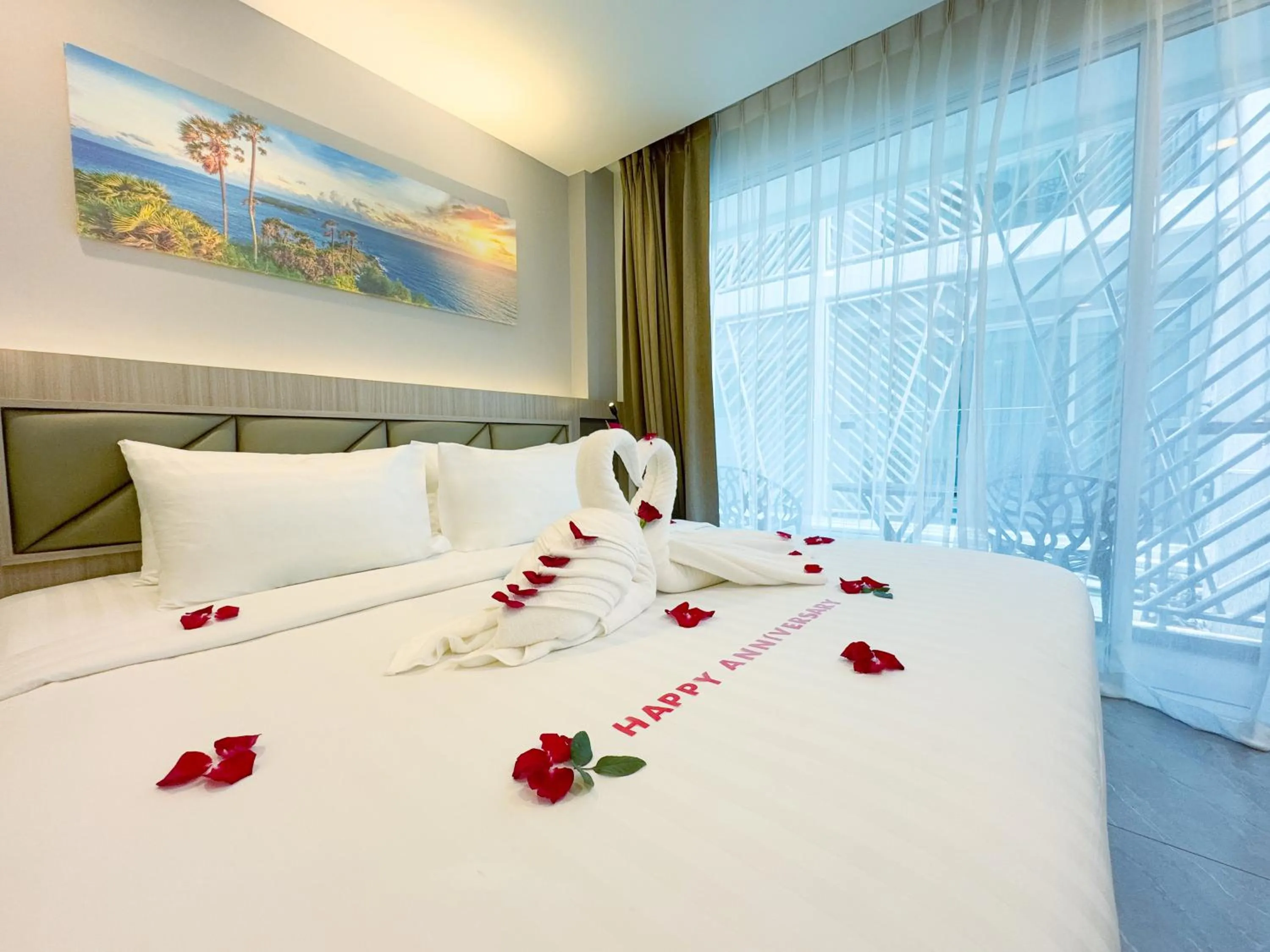 Bed in Clarian Hotel Beach Patong