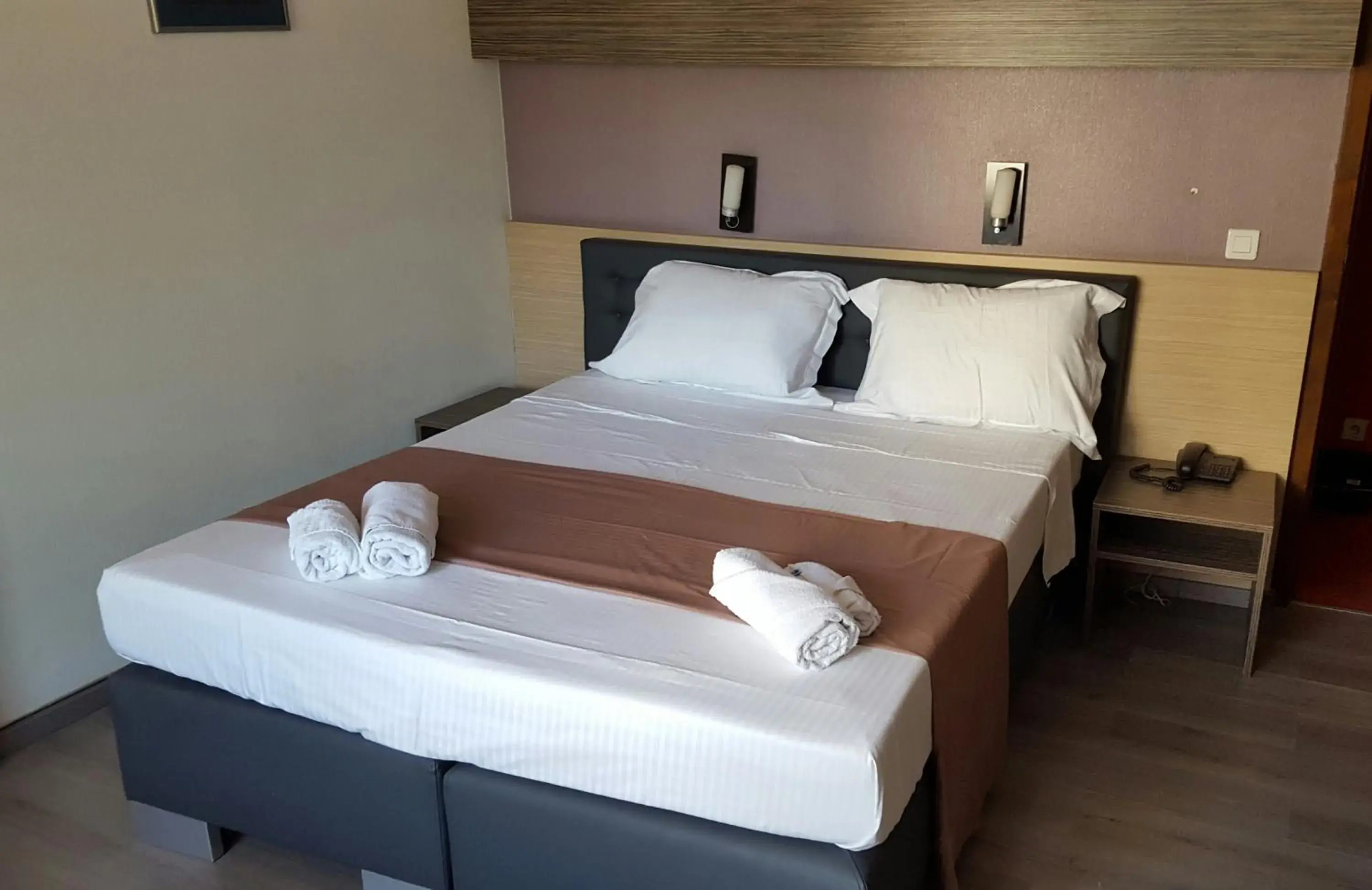 Bed in Hotel Prince de Liege Bed in Hotel Prince de Liege