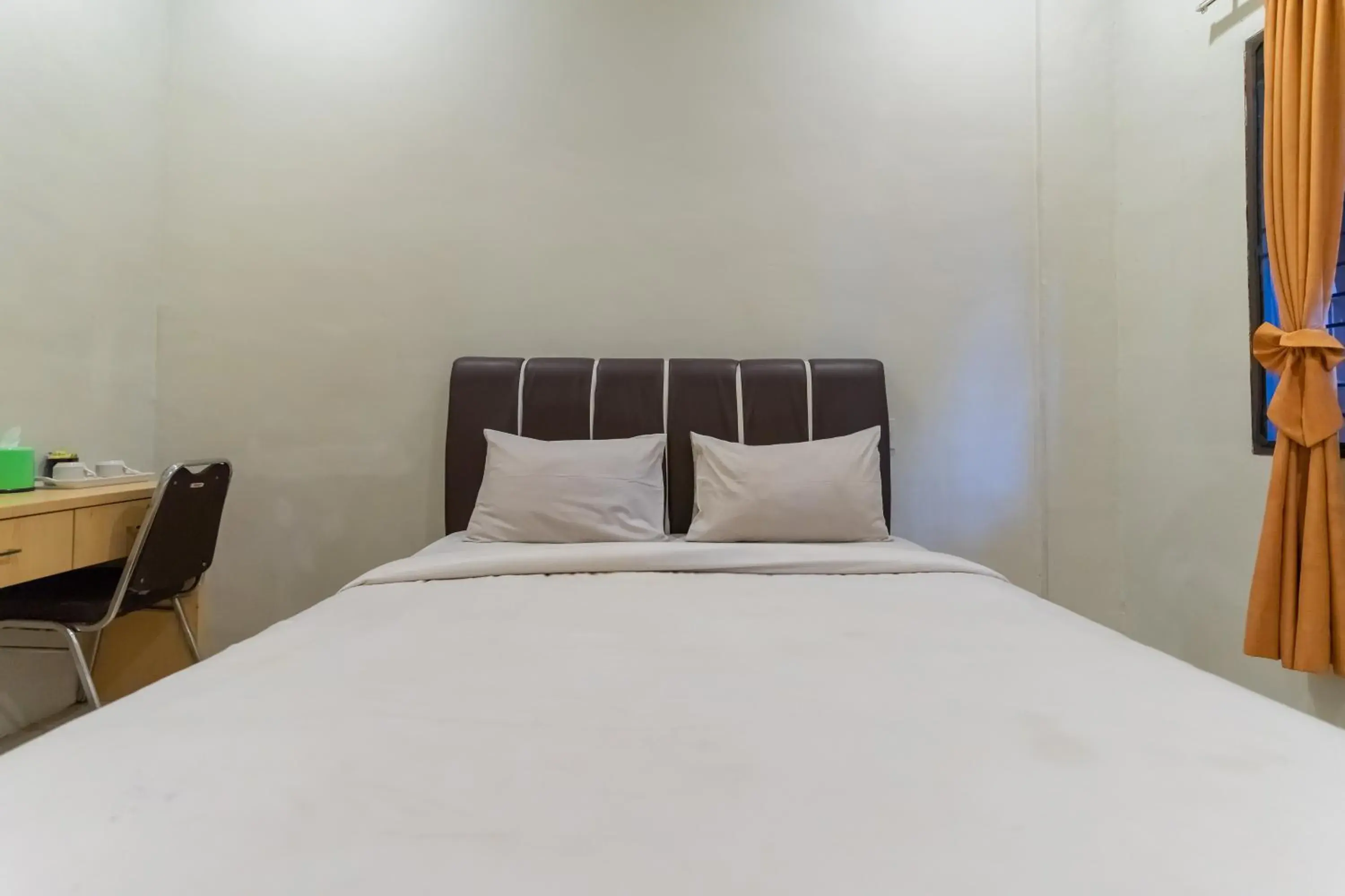 Standard Double Room in Vandolia Guest House Medan RedPartner Standard Double Room in Vandolia Guest House Medan RedPartner