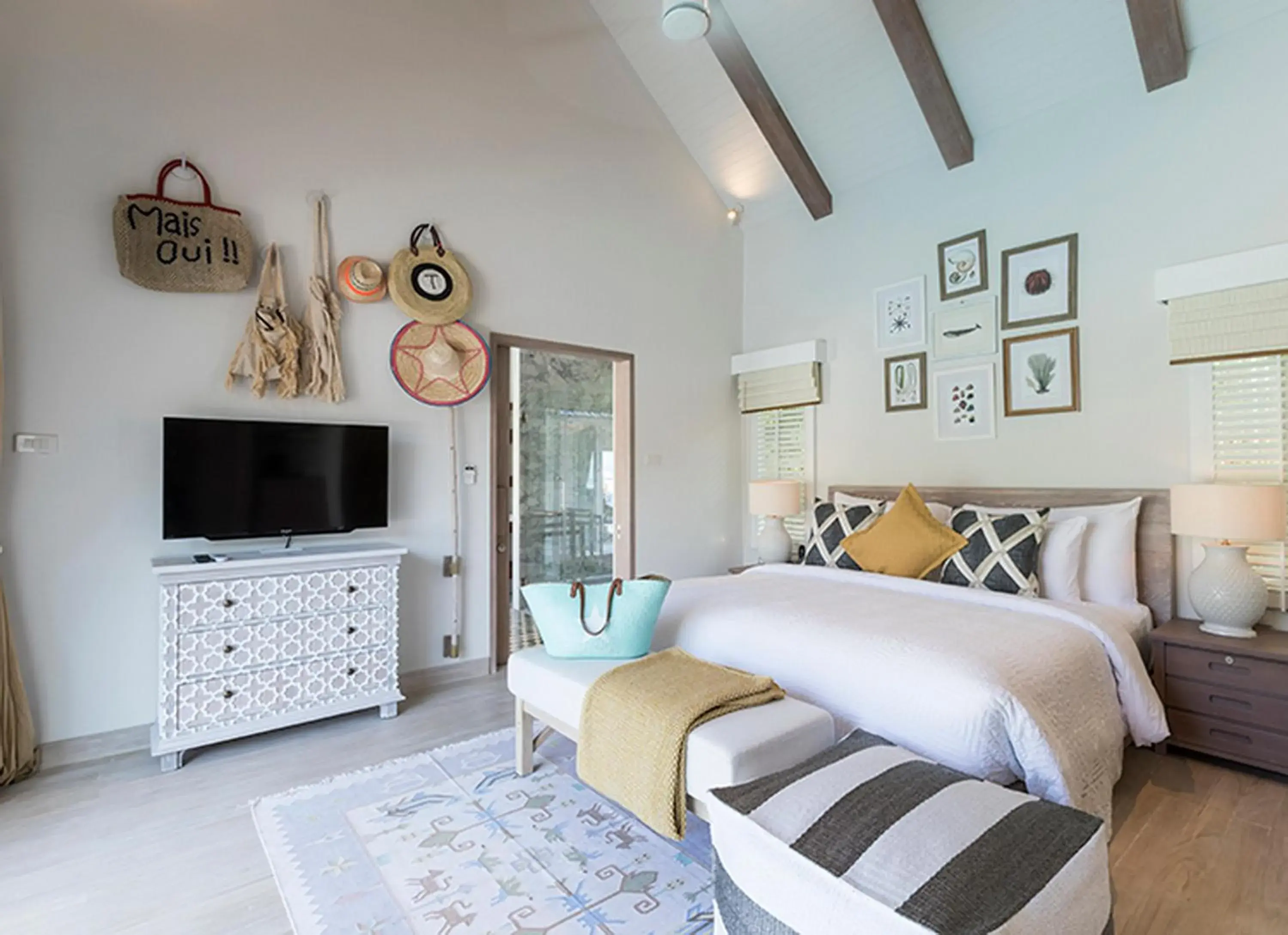 TV and multimedia, Bed in Cape Kudu Hotel, Koh Yao Noi TV and multimedia, Bed in Cape Kudu Hotel, Koh Yao Noi