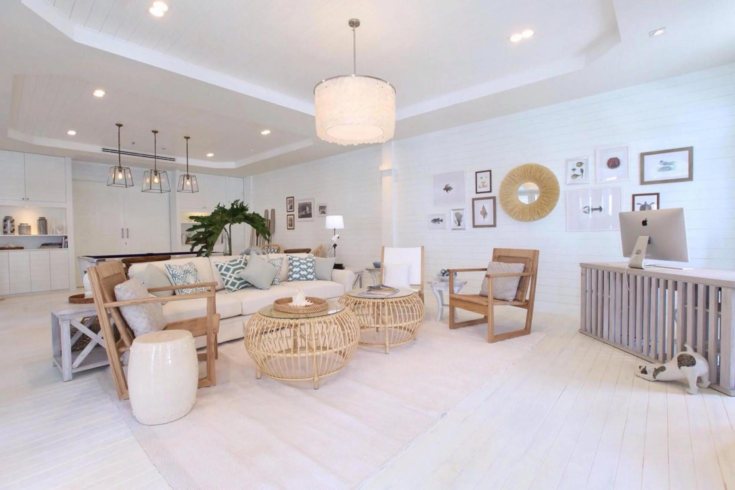 Communal lounge/ TV room in Cape Kudu Hotel, Koh Yao Noi