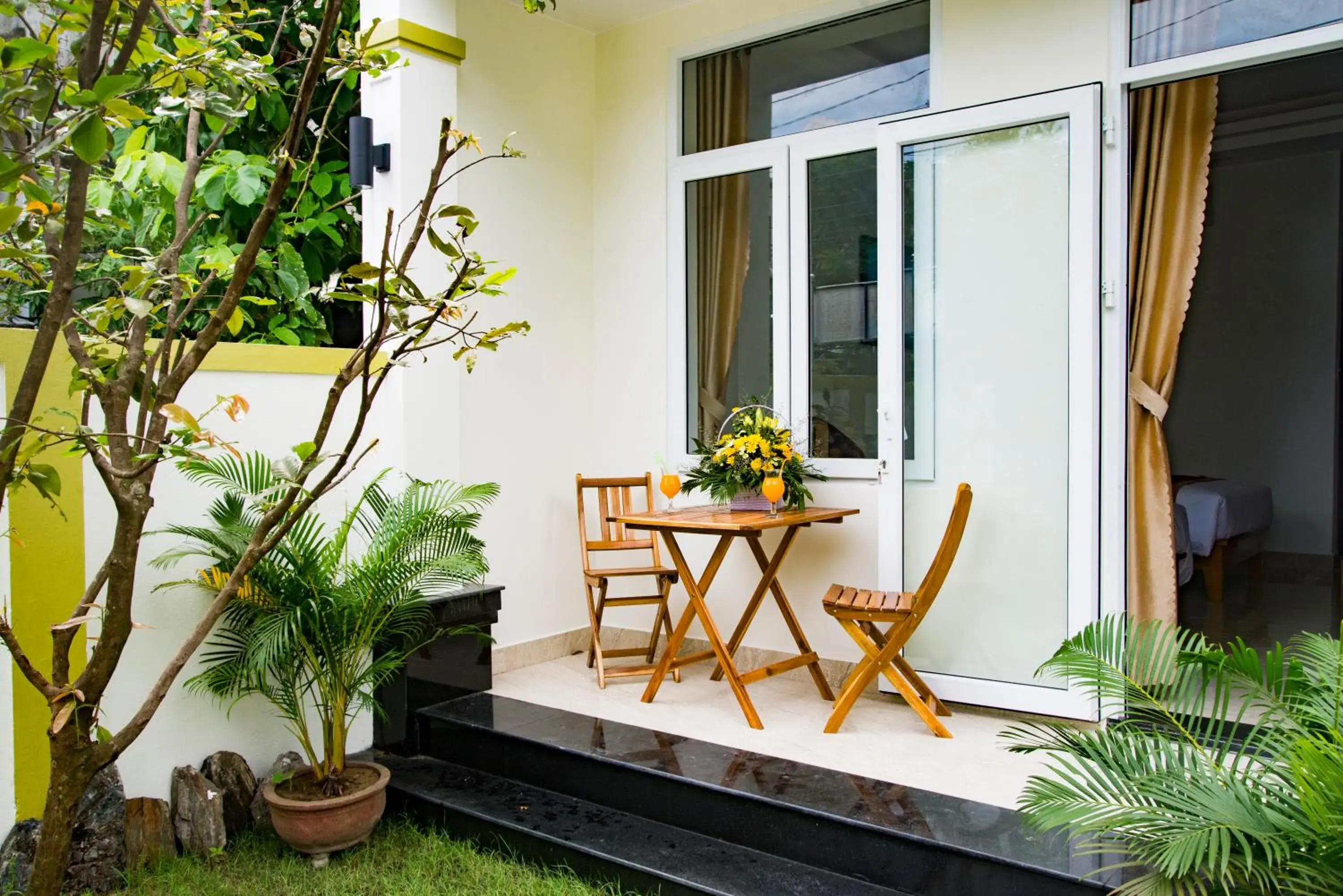 Twin Room with Garden View in Mi Kha Homestay Twin Room with Garden View in Mi Kha Homestay