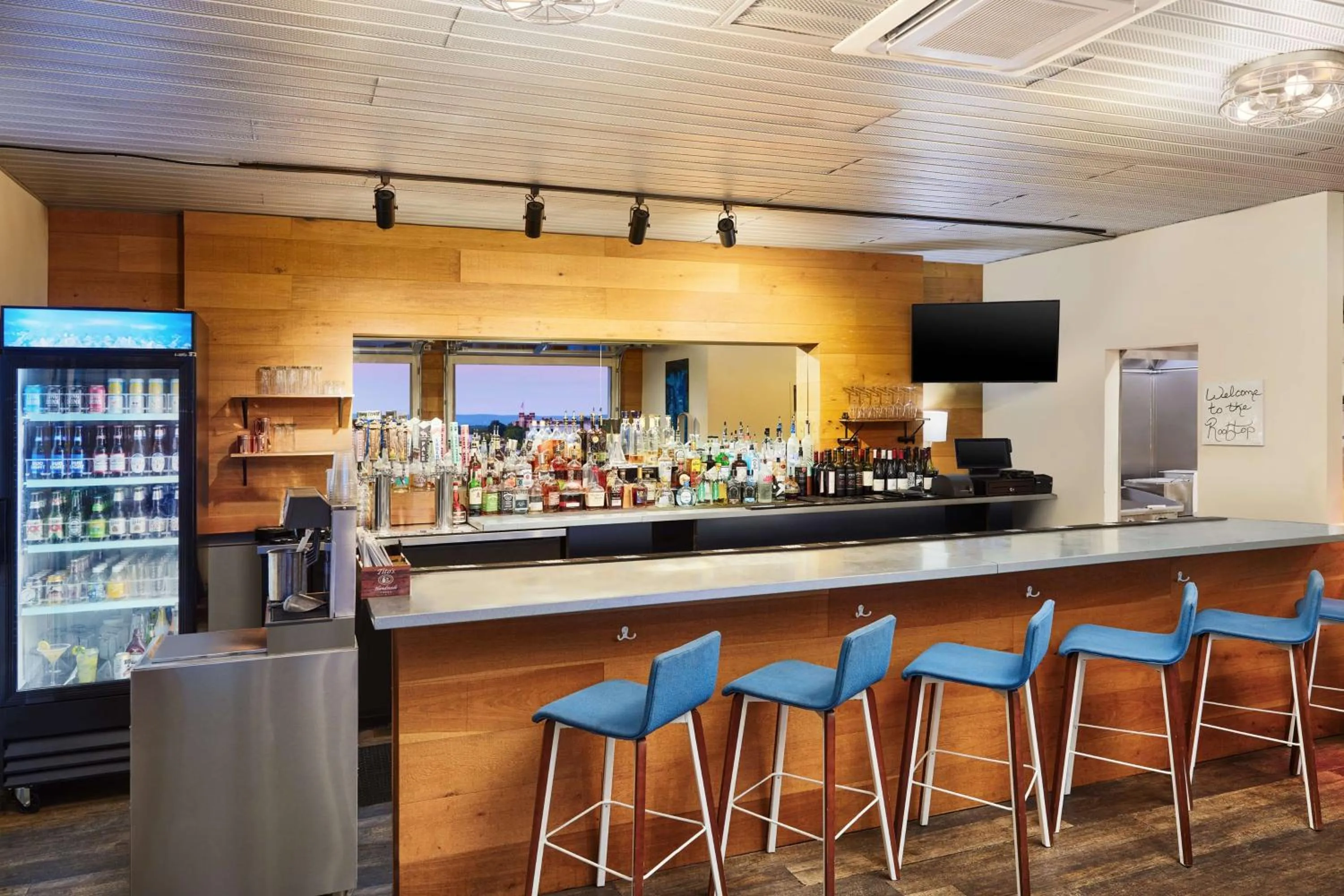 Lounge or bar in The Waters Hot Springs, Tapestry Collection by Hilton