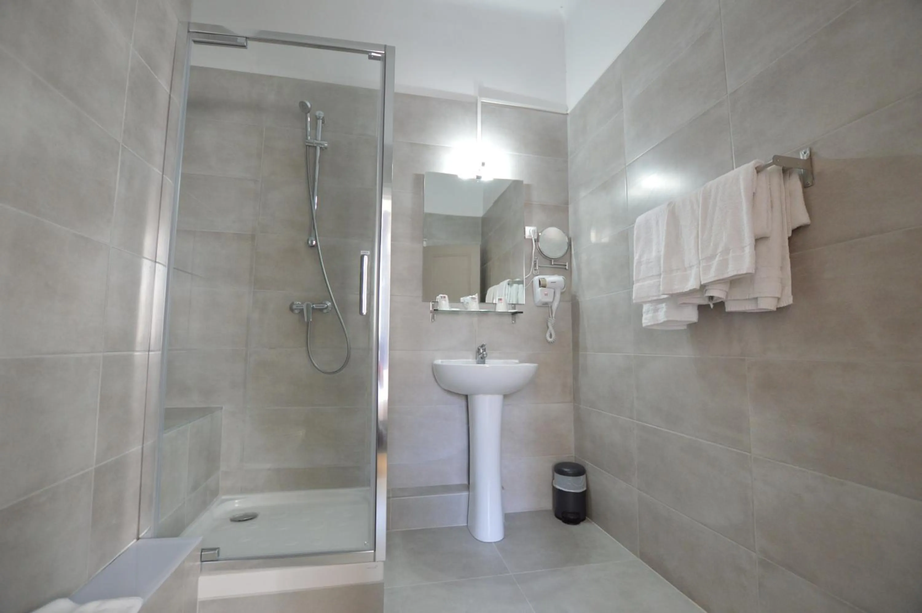 Shower in Les Lavandes