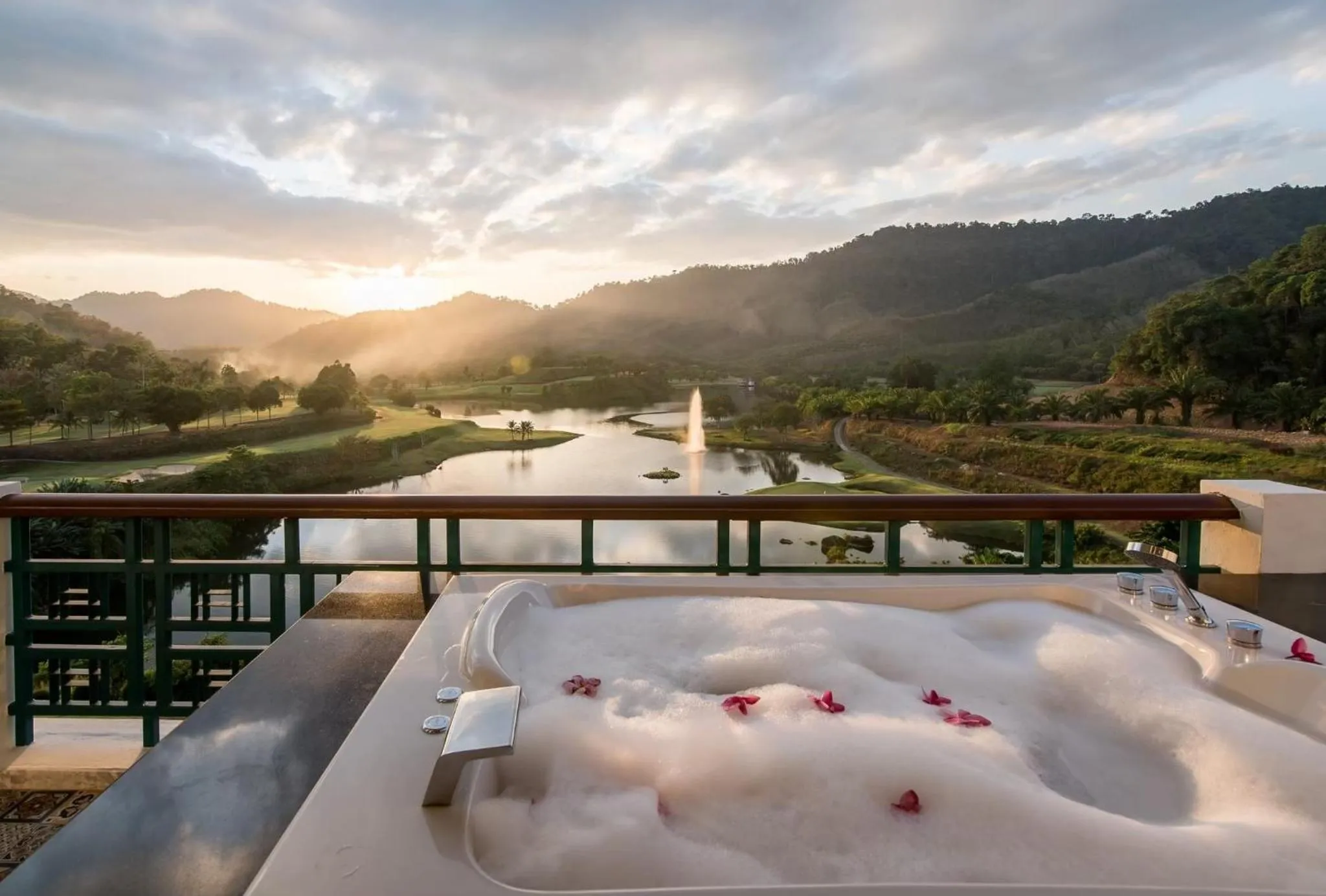Bathroom in Katathong Golf Resort & Spa