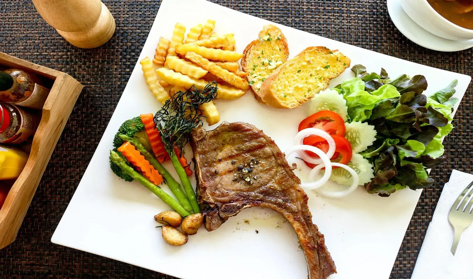 Food and drinks in Katathong Golf Resort & Spa Food and drinks in Katathong Golf Resort & Spa