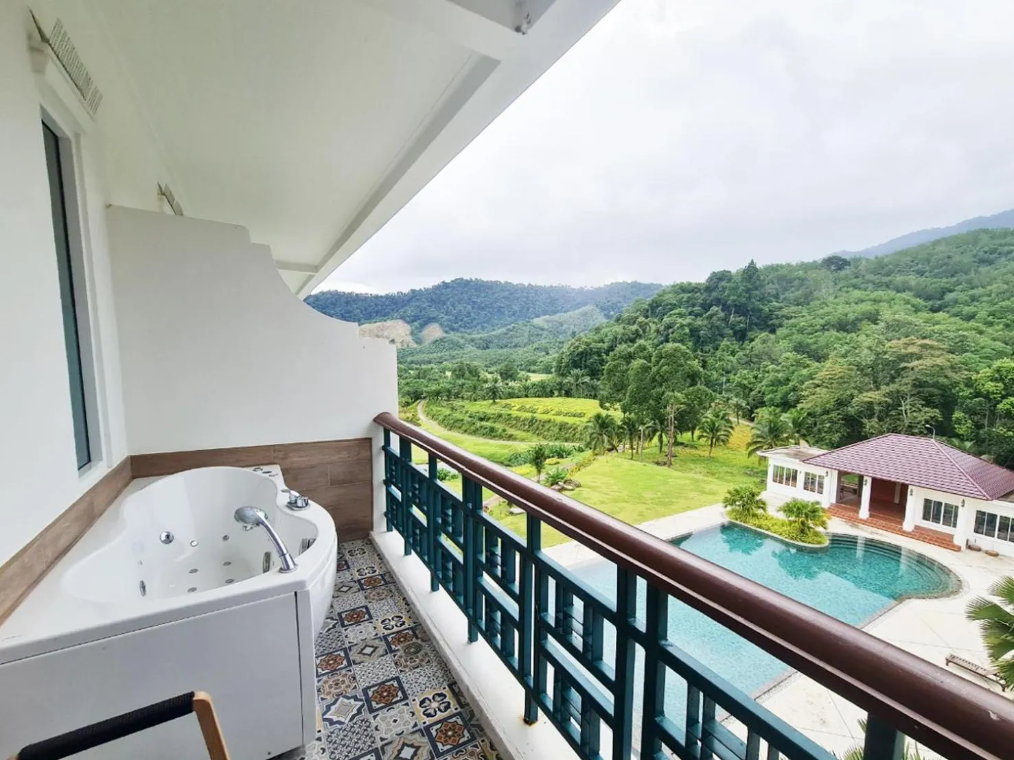 Bathroom in Katathong Golf Resort & Spa