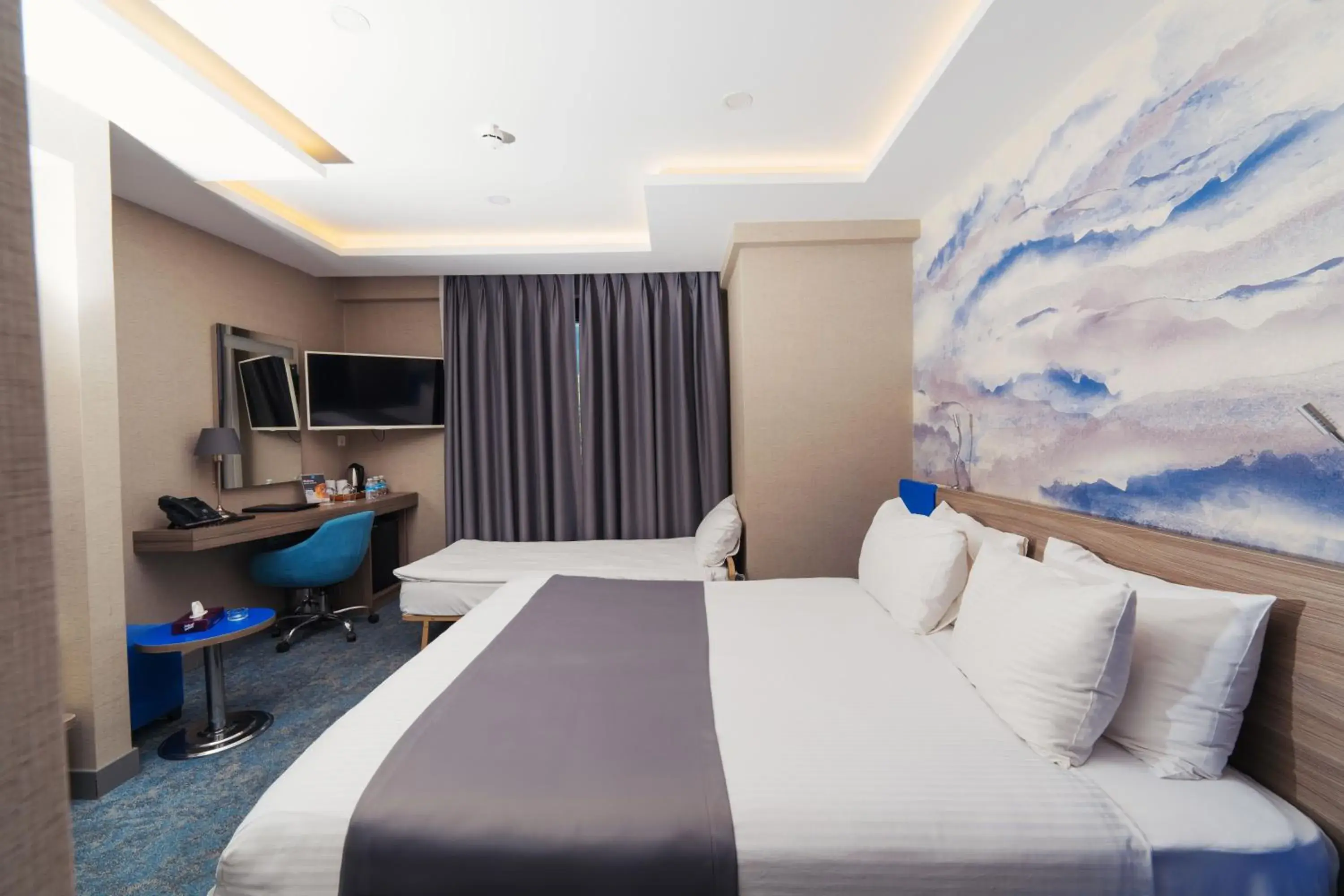 TV and multimedia, Bed in Trip Bosphorus Taksim Hotel TV and multimedia, Bed in Trip Bosphorus Taksim Hotel