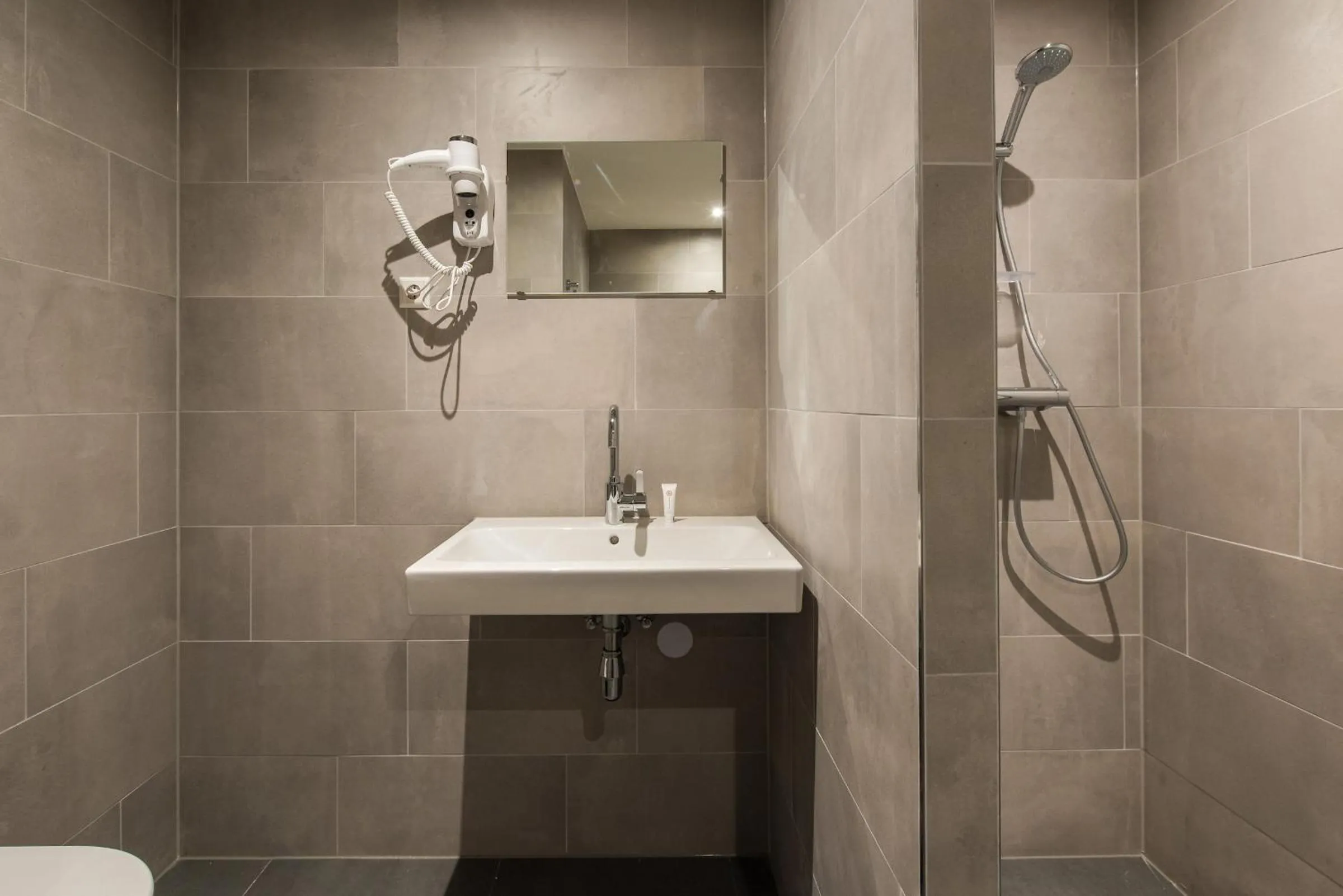 Shower in YAYS Amsterdam North by Numa