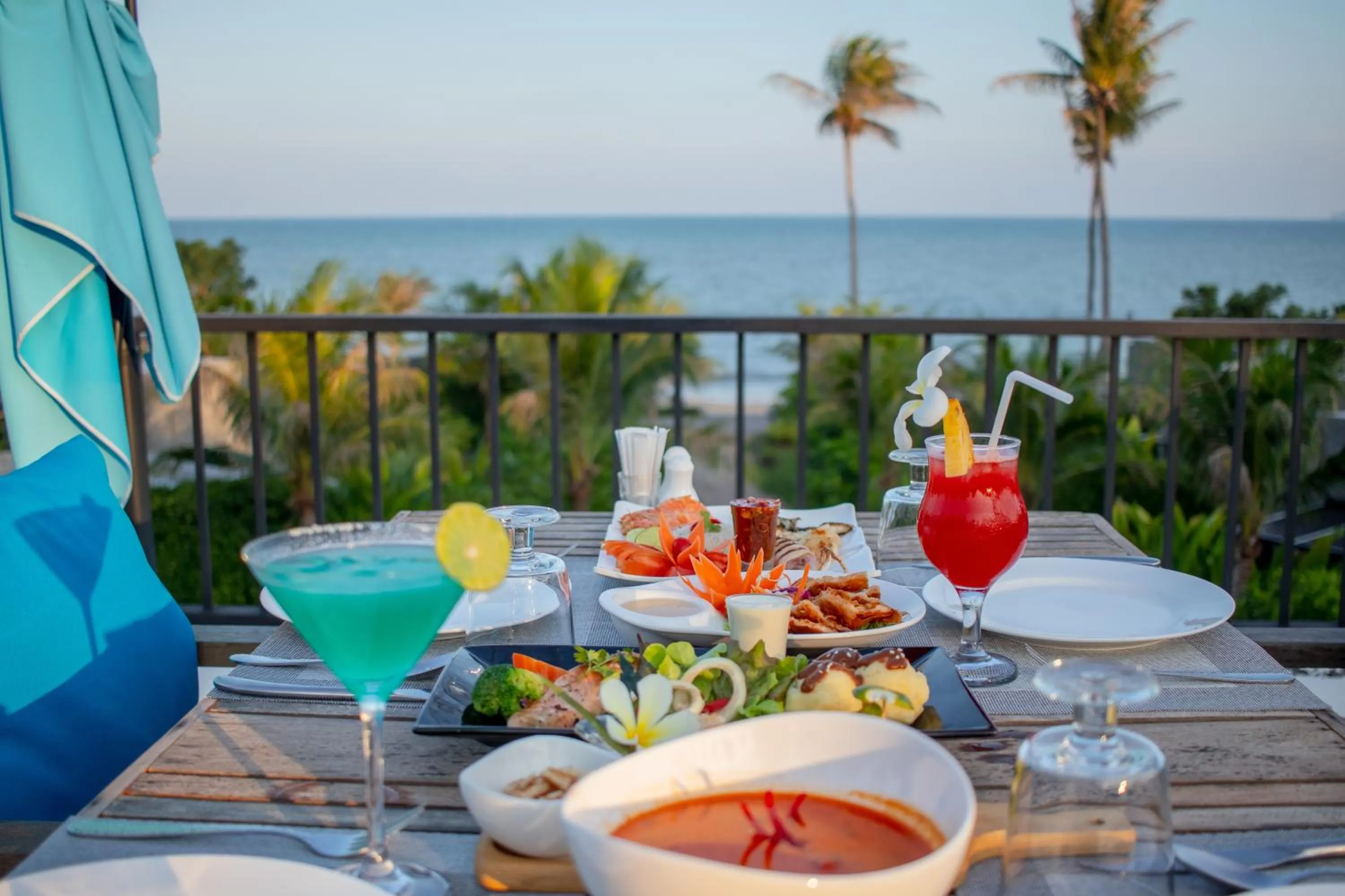 Restaurant/places to eat in SEAnery Beach Resort