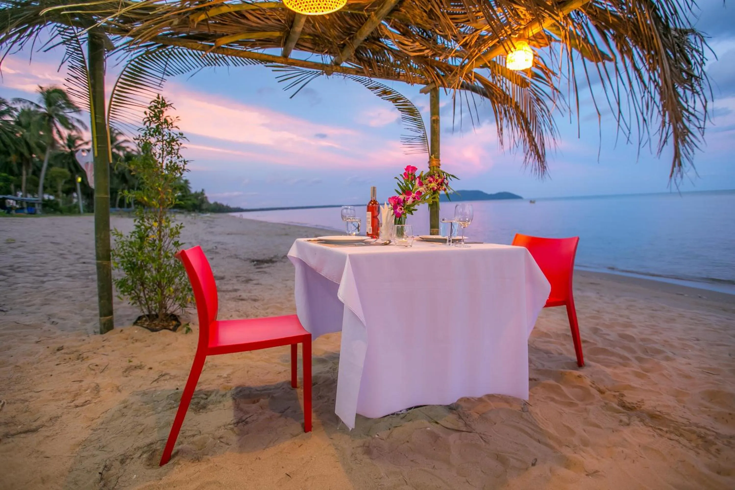 Restaurant/places to eat in SEAnery Beach Resort