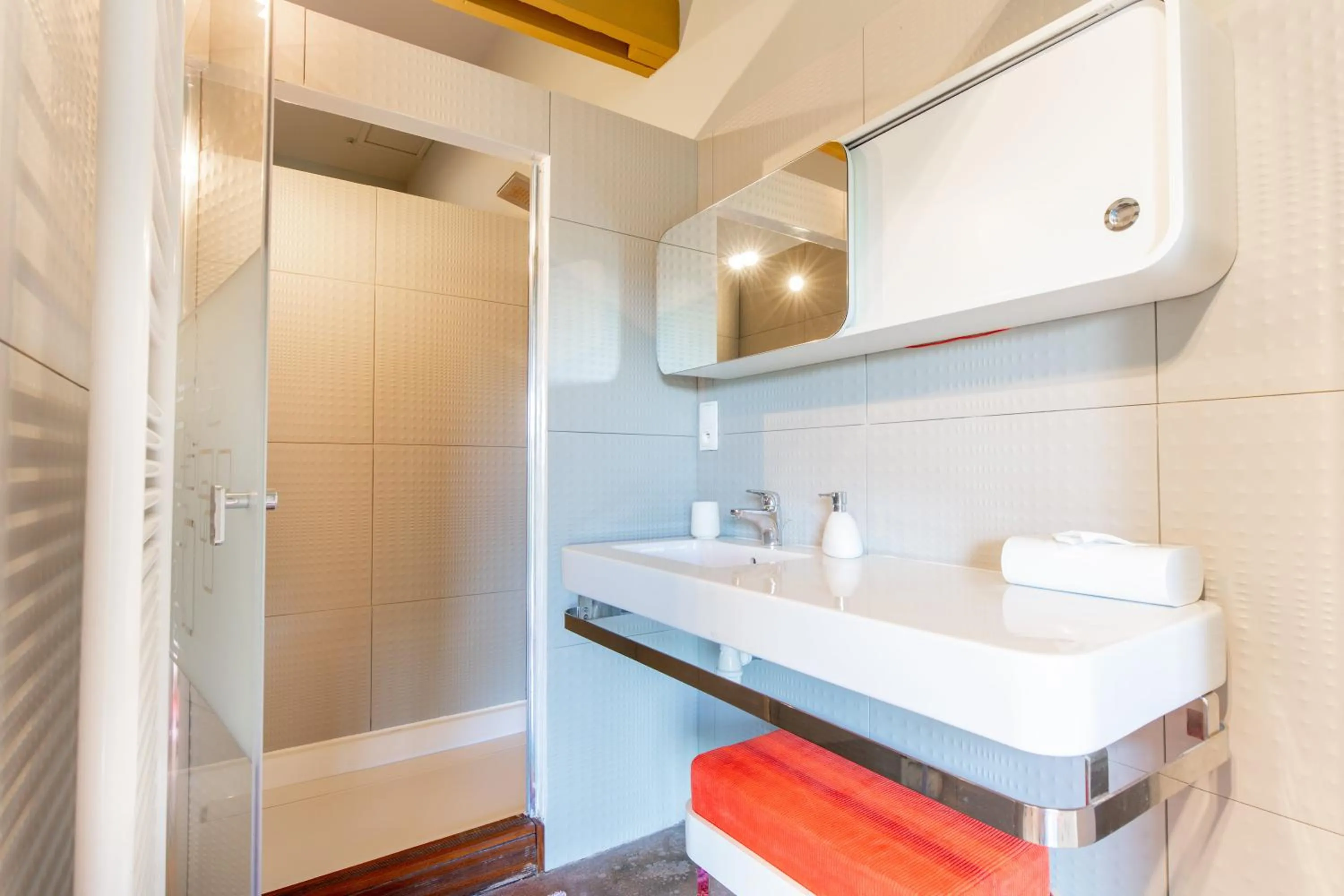 Bathroom in Presbytère de Pancé