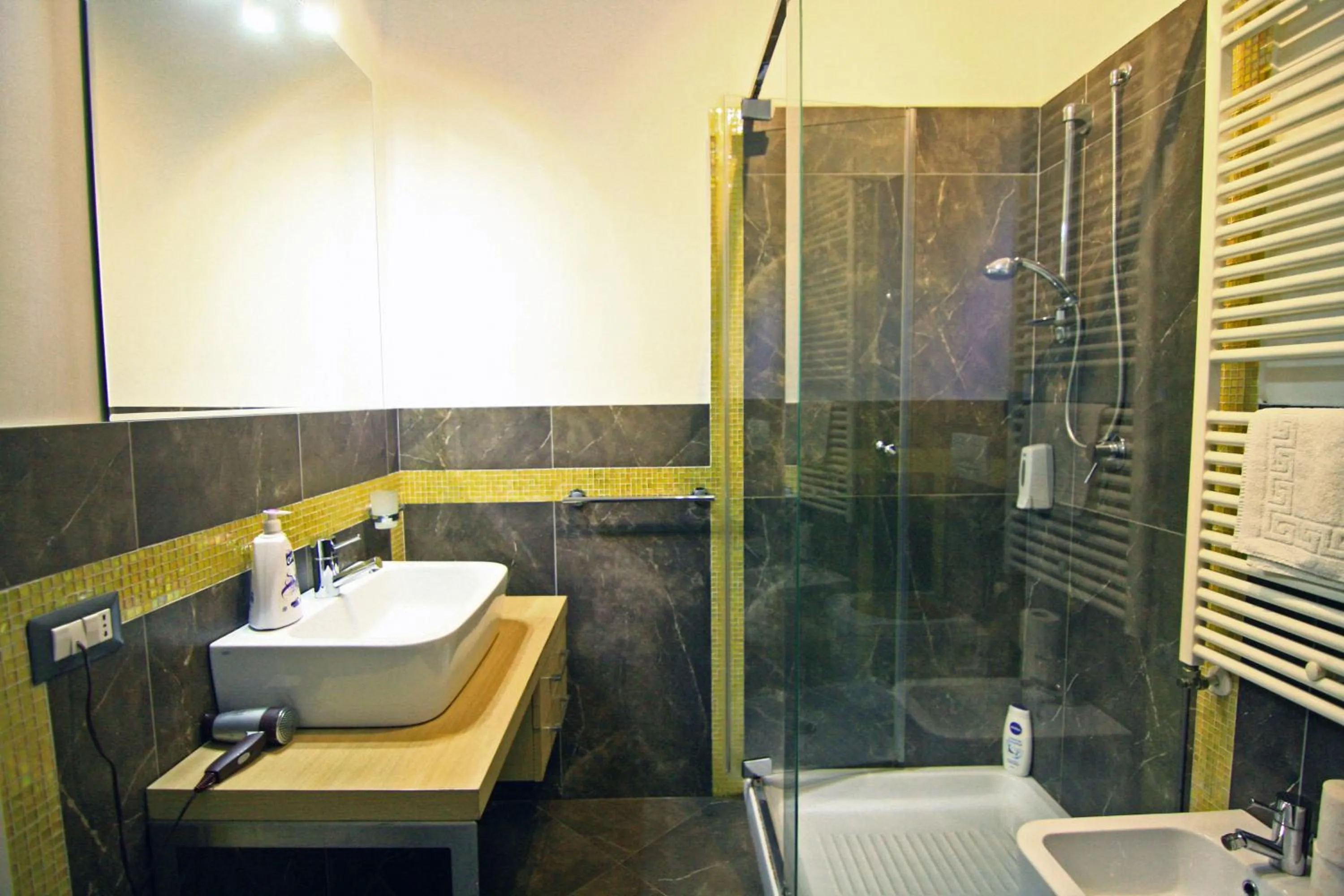 One-Bedroom Apartment with Balcony in Bucharest Last Minute Accommodation