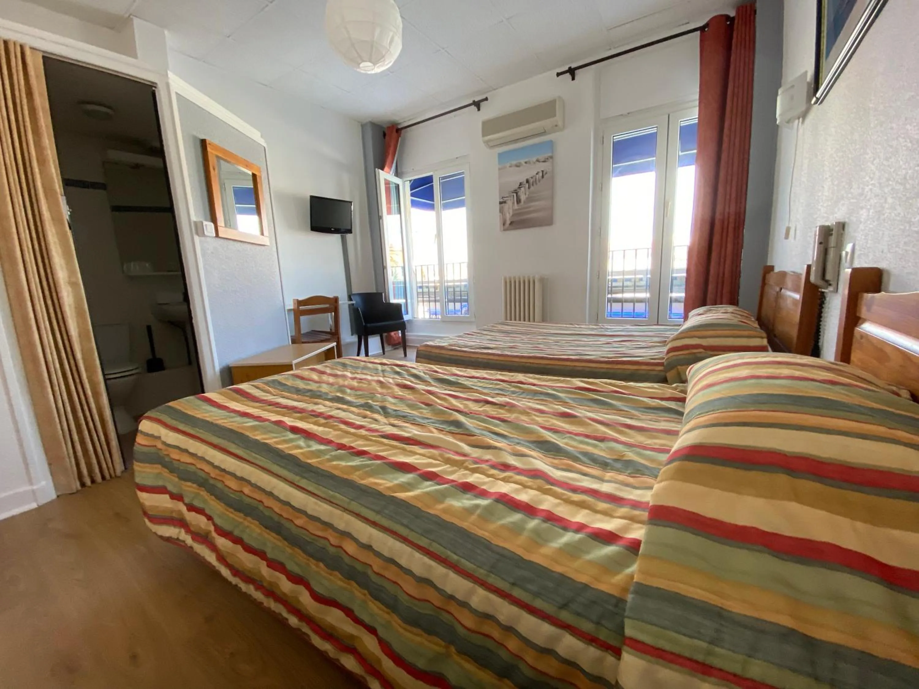 Bed in Hôtel Belle Vue d'Angleterre