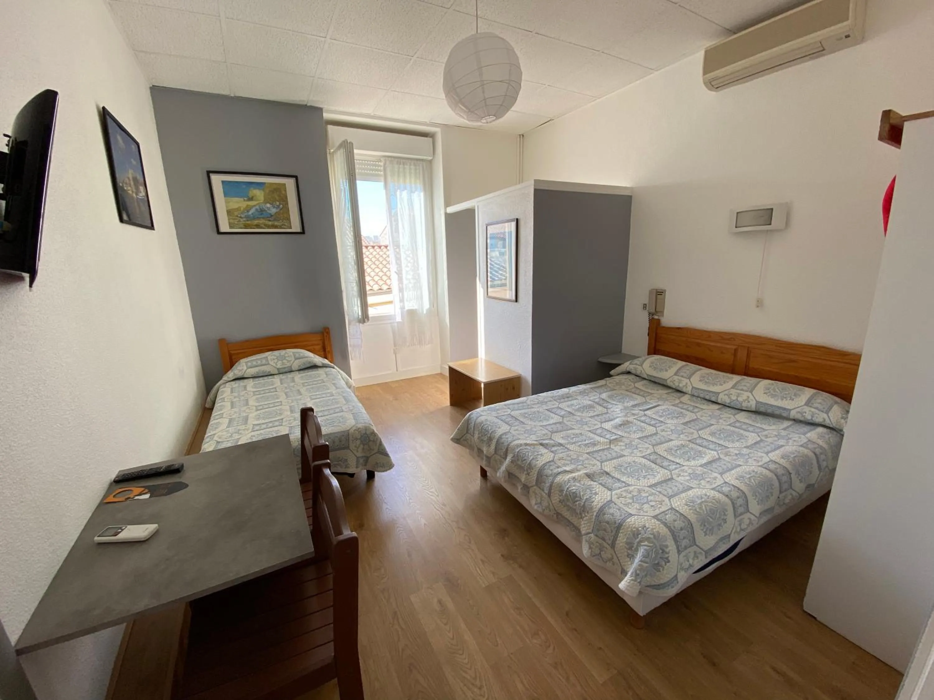 Bed in Hôtel Belle Vue d'Angleterre