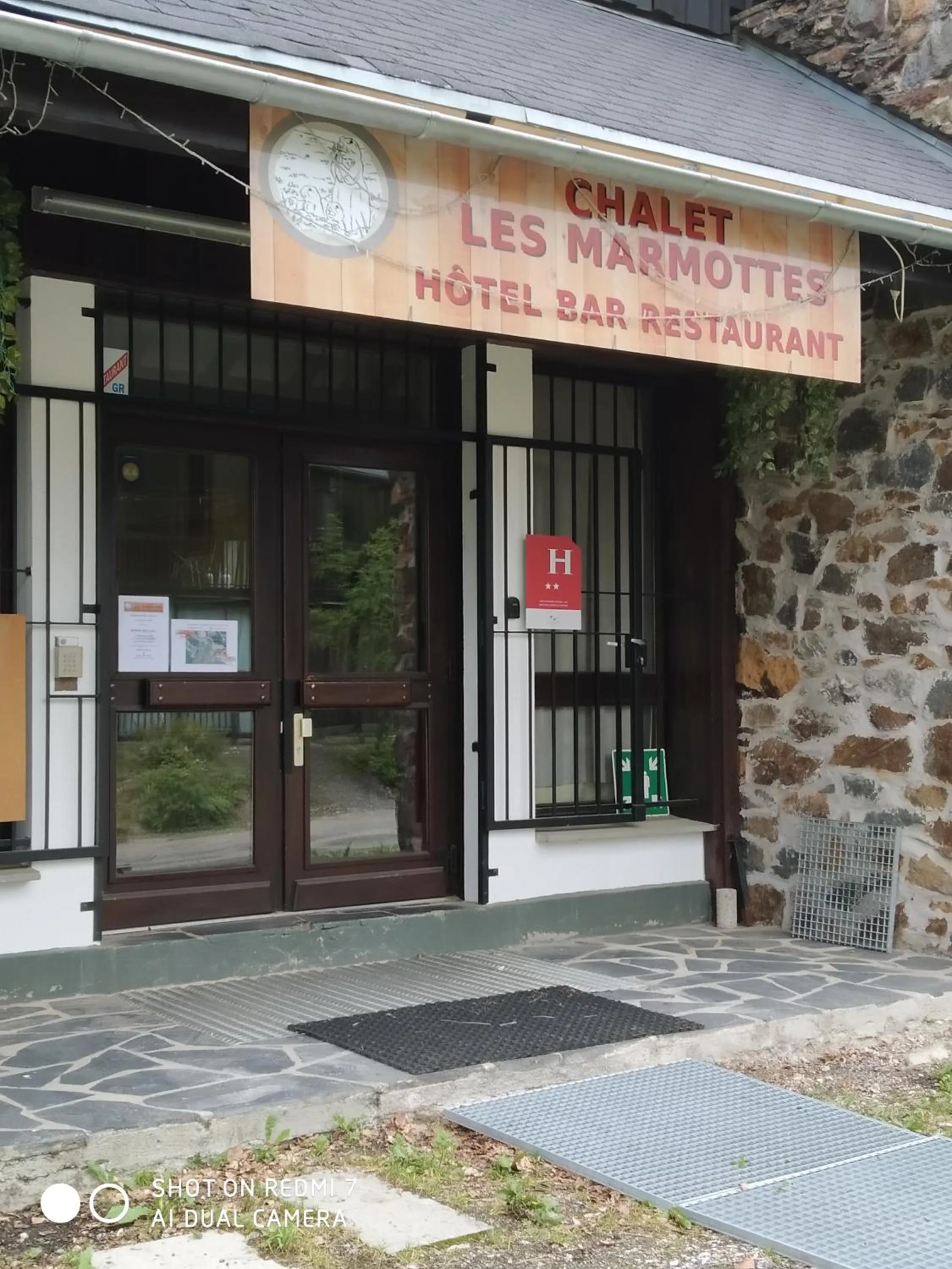Facade/entrance in Chalet Hotel Les Marmottes 2 étoiles NN