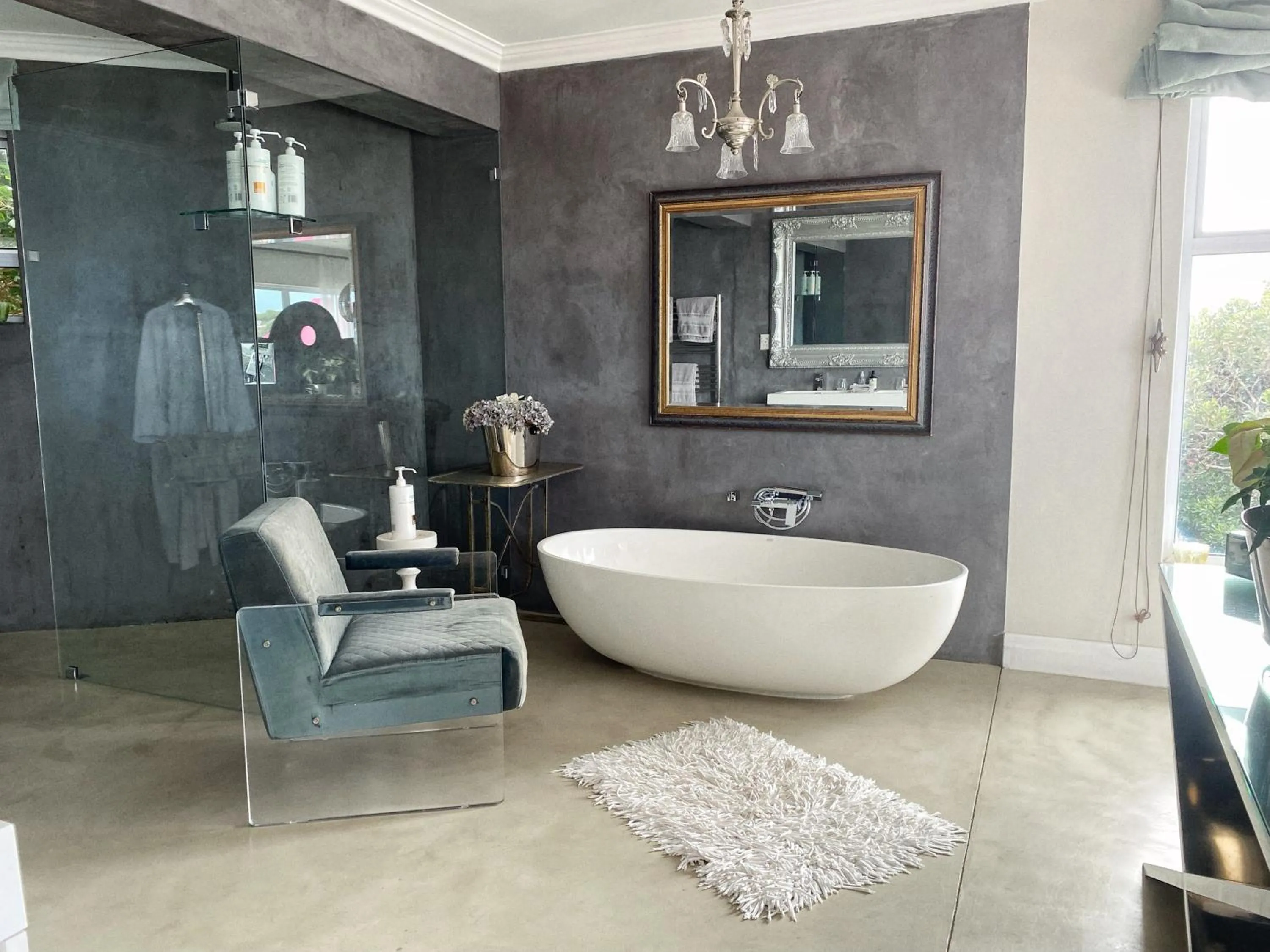 Bathroom in Residence William French