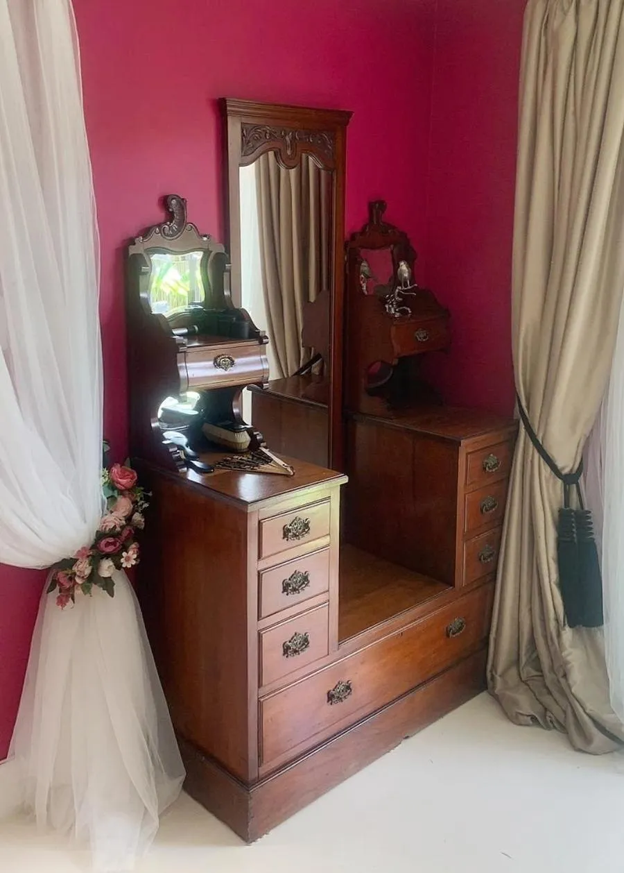 Bedroom in Residence William French