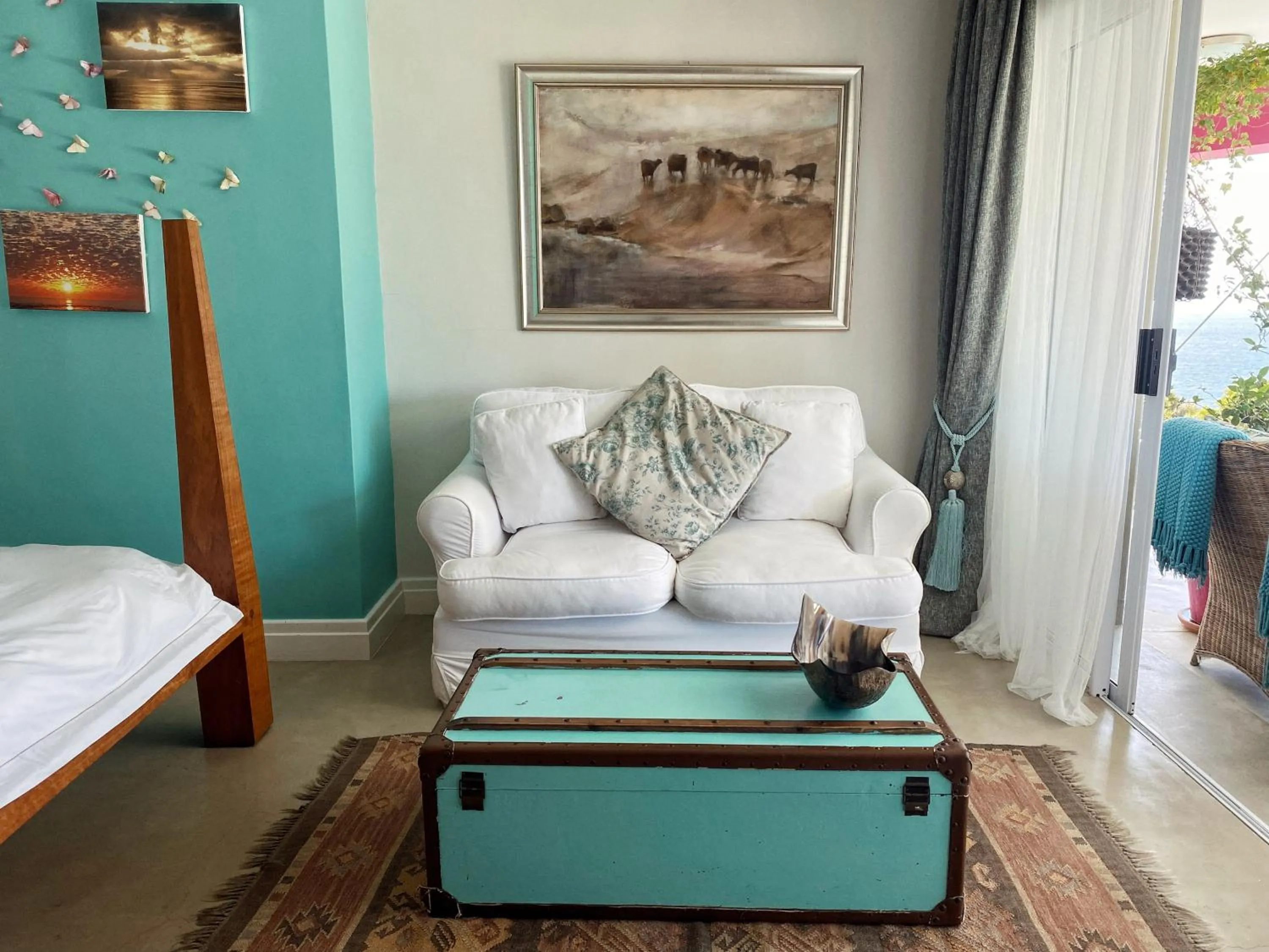 Living room, Bed in Residence William French