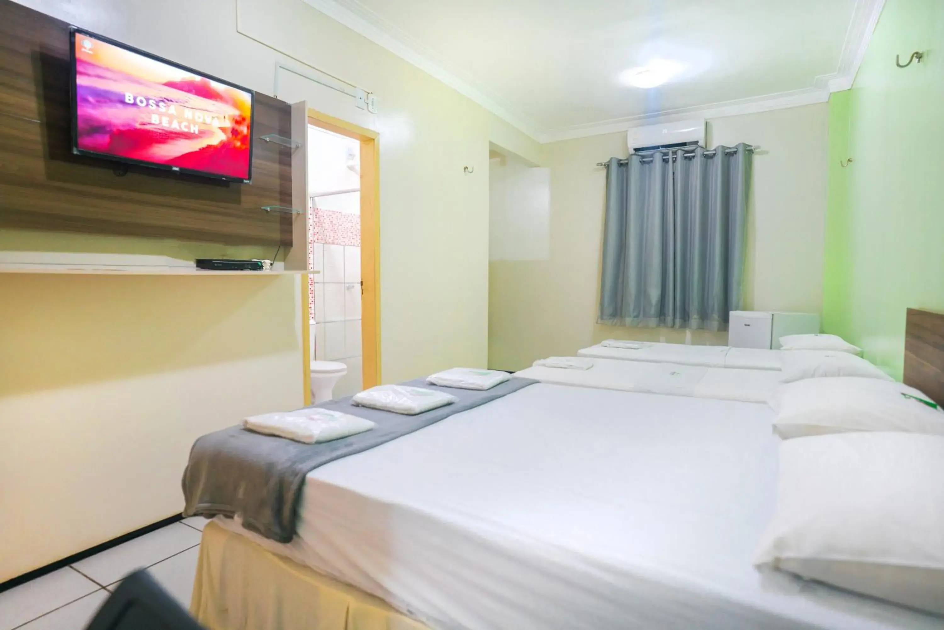 Superior Triple Room - single occupancy in Hotel Pinheiro Superior Triple Room - single occupancy in Hotel Pinheiro