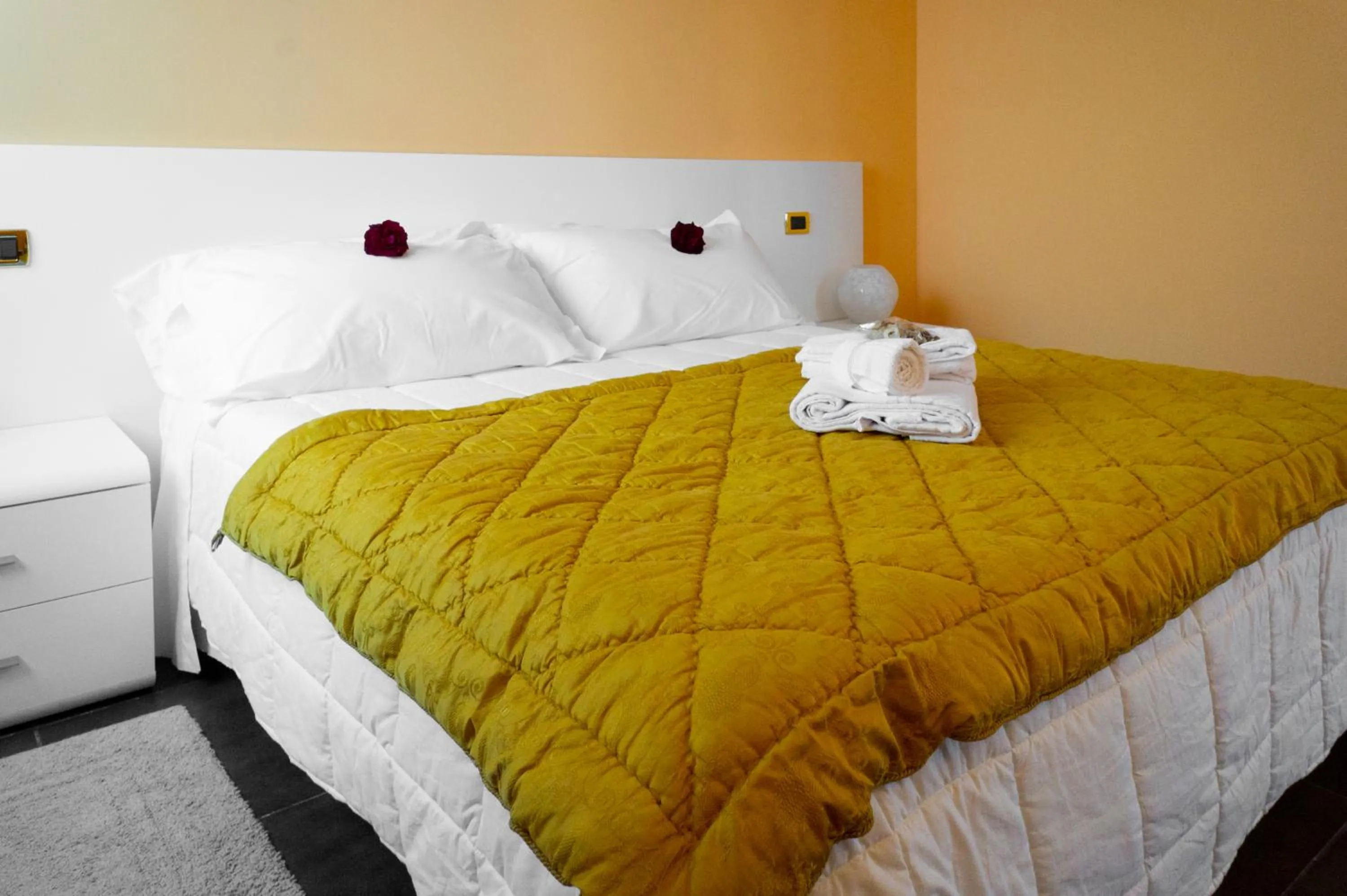 Bedroom, Bed in Hotel Padus Meublè Parma