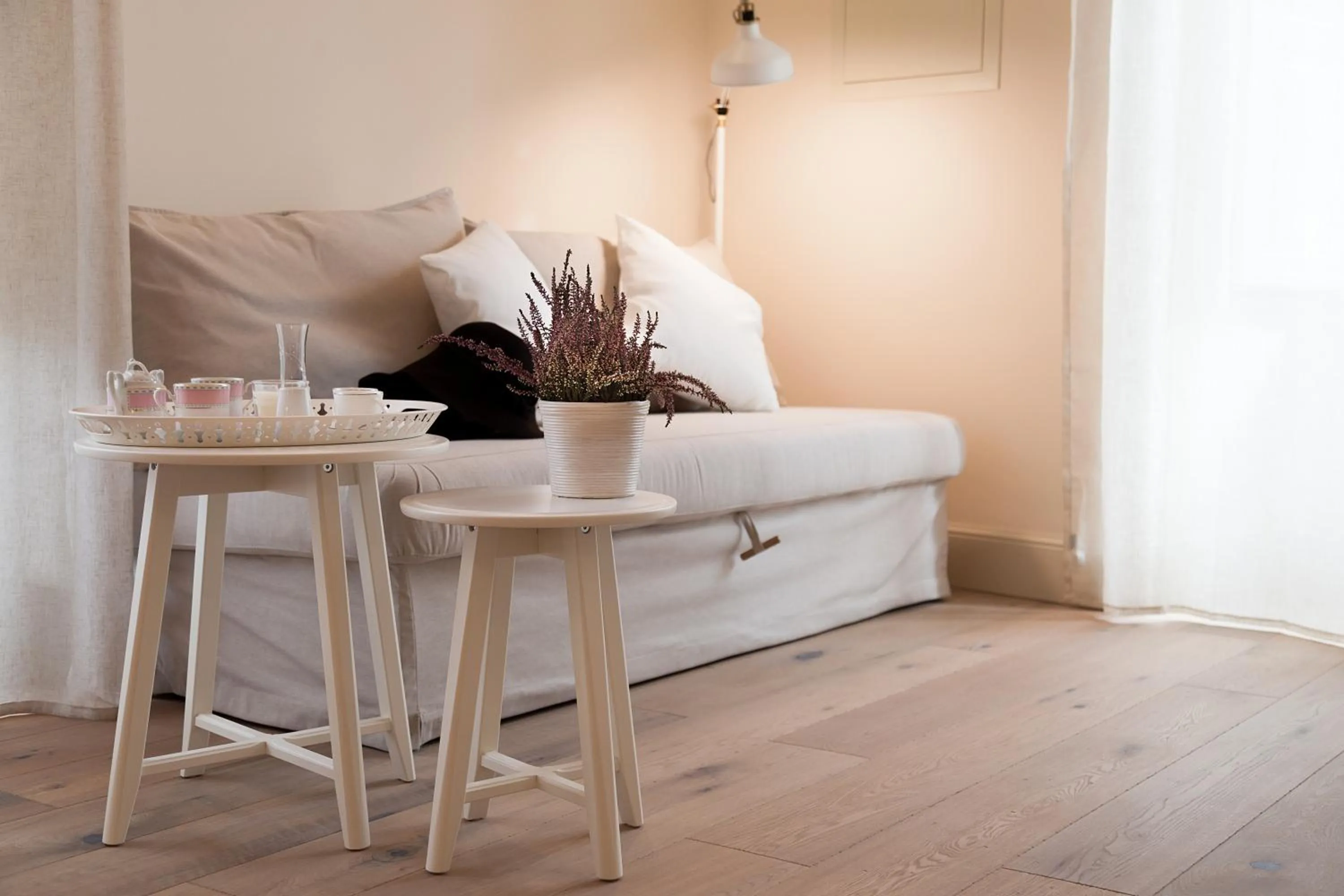 Seating area in Il Leone Blu