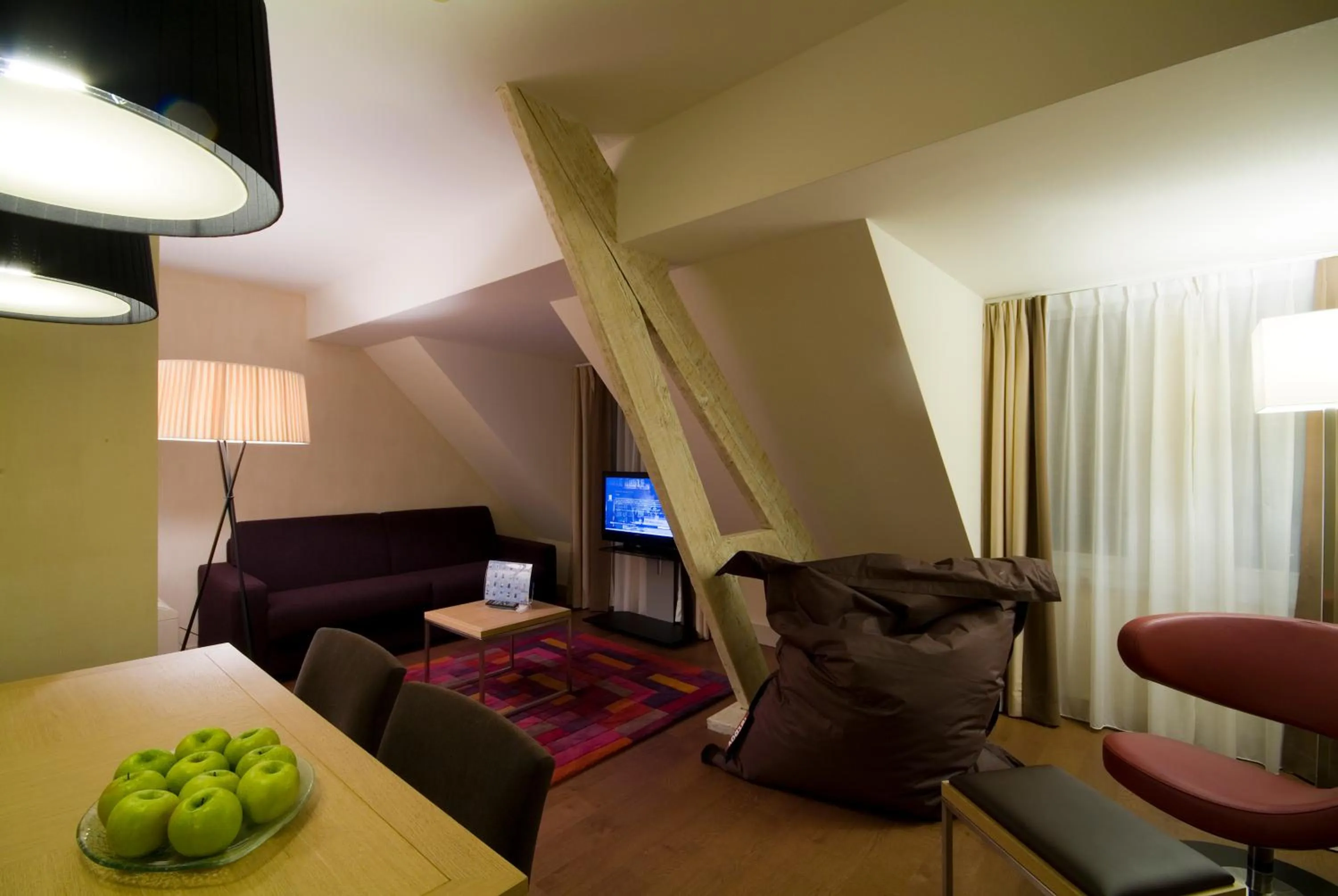 Living room, Bed in Radisson BLU Balmoral