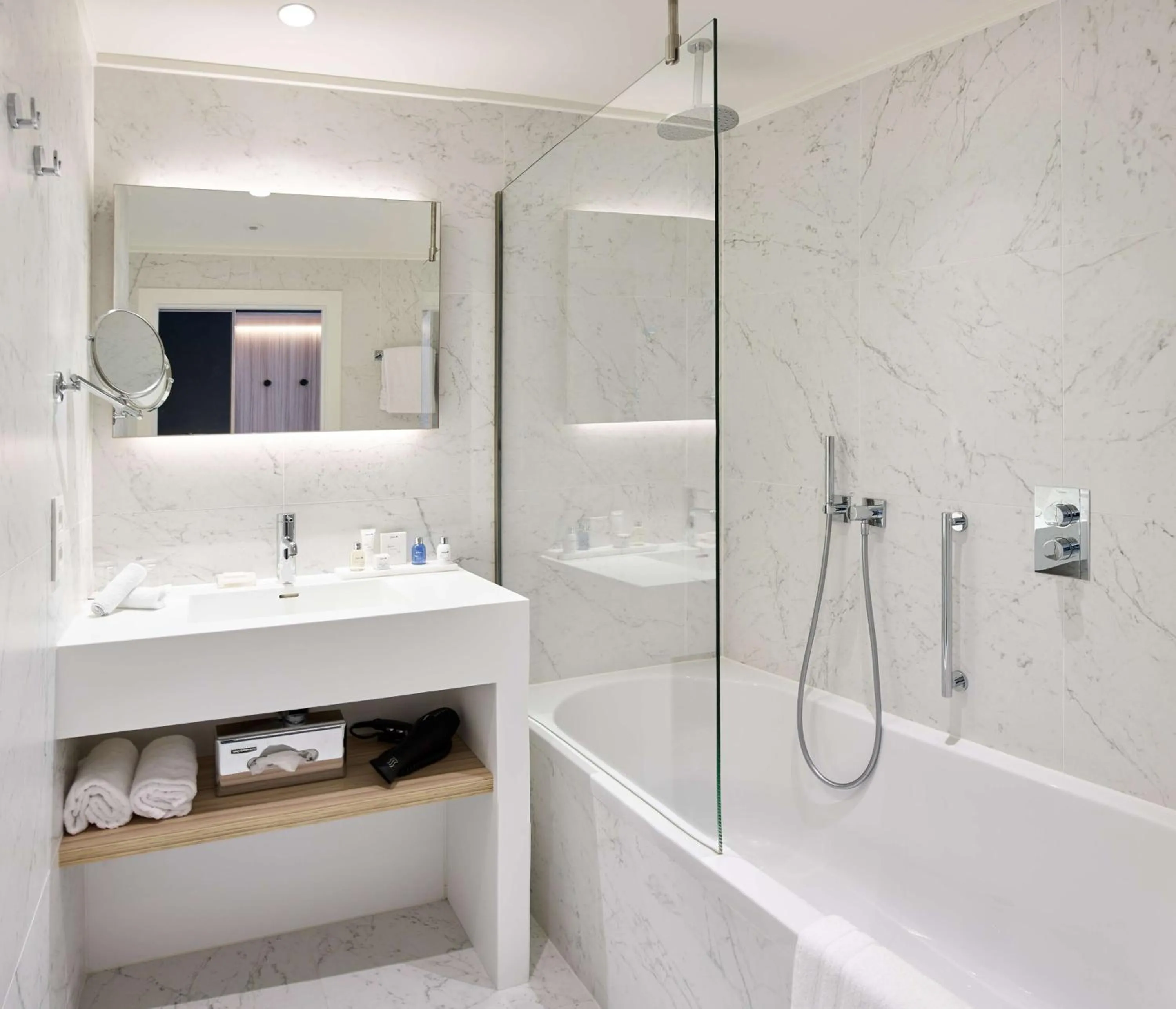 Shower in Radisson BLU Balmoral