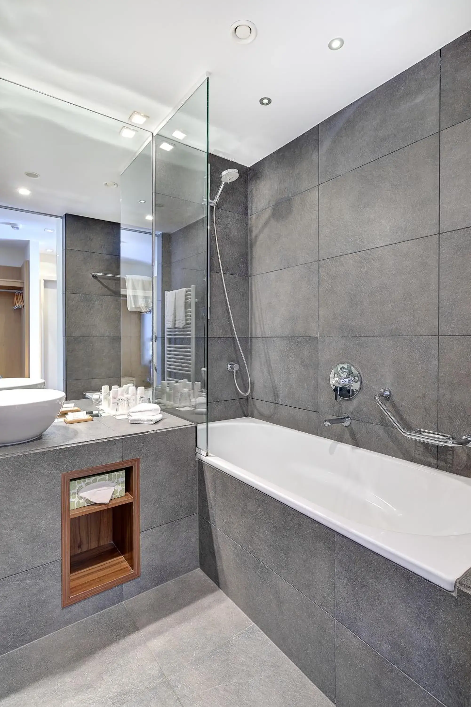 Bathroom in Radisson BLU Balmoral Bathroom in Radisson BLU Balmoral