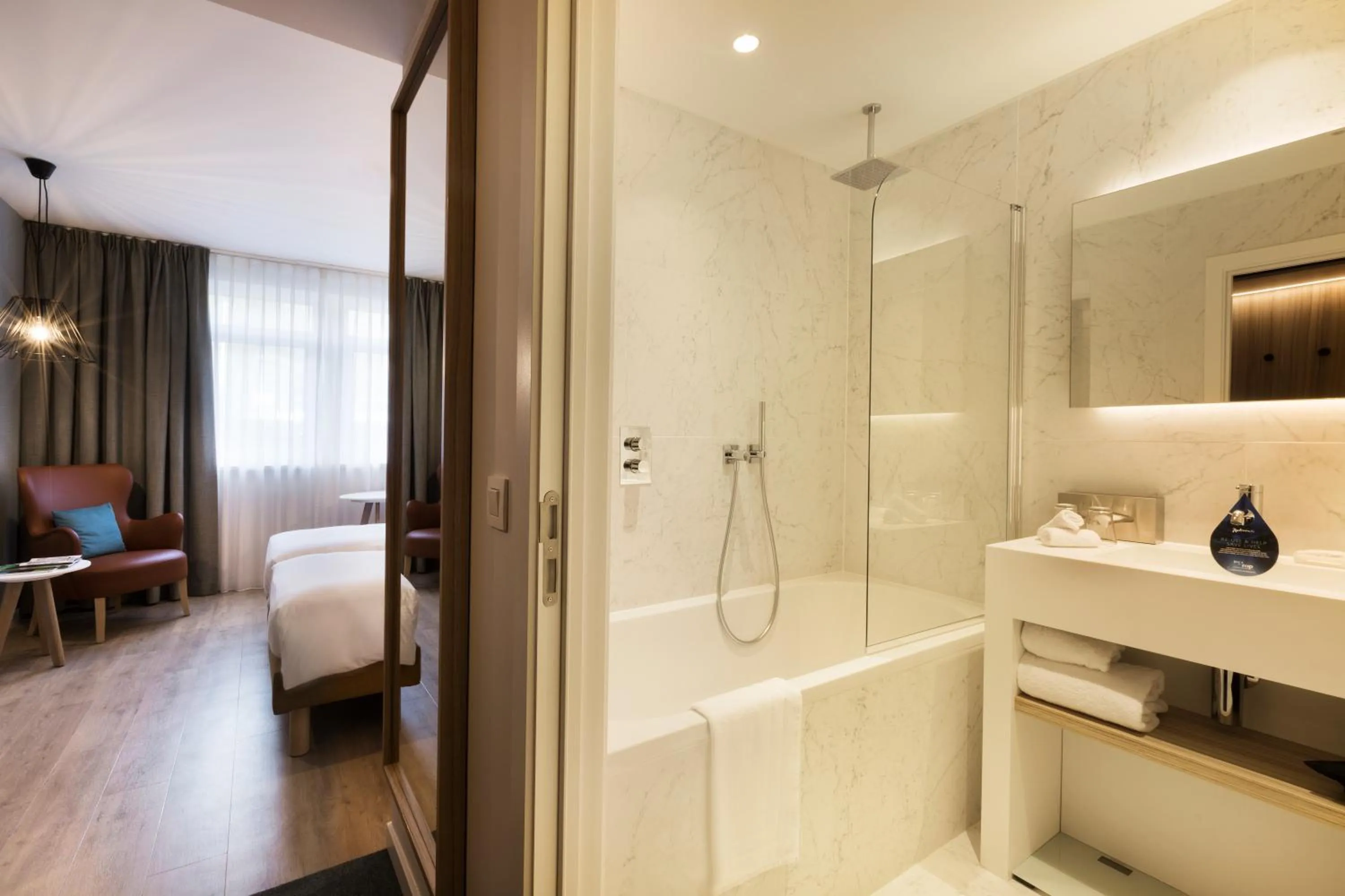 Shower, Bed in Radisson BLU Balmoral