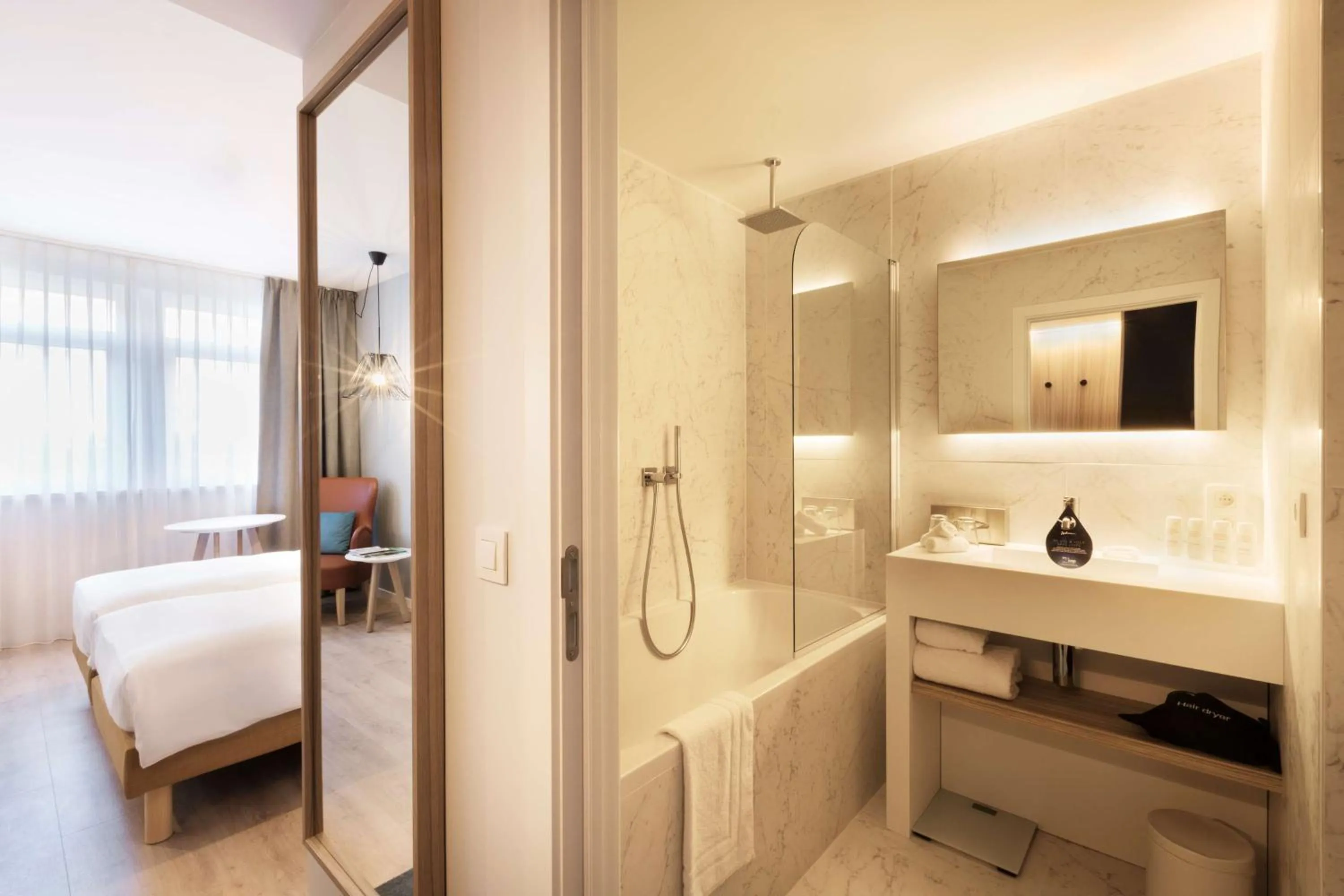 Shower, Bed in Radisson BLU Balmoral