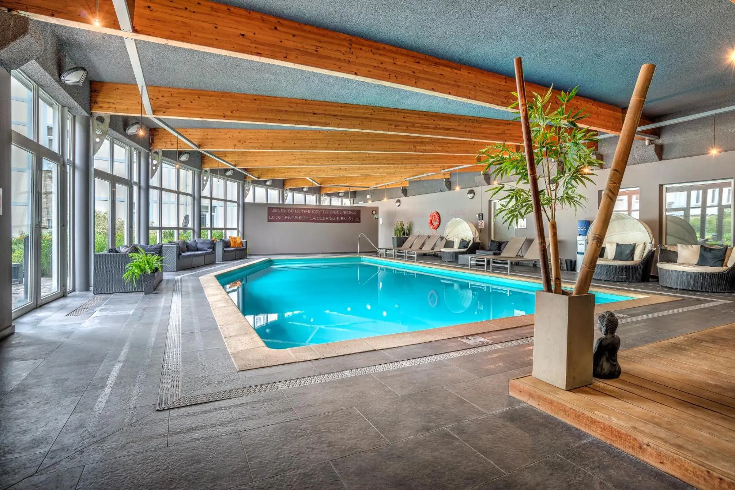 Swimming pool in Radisson BLU Balmoral Swimming pool in Radisson BLU Balmoral