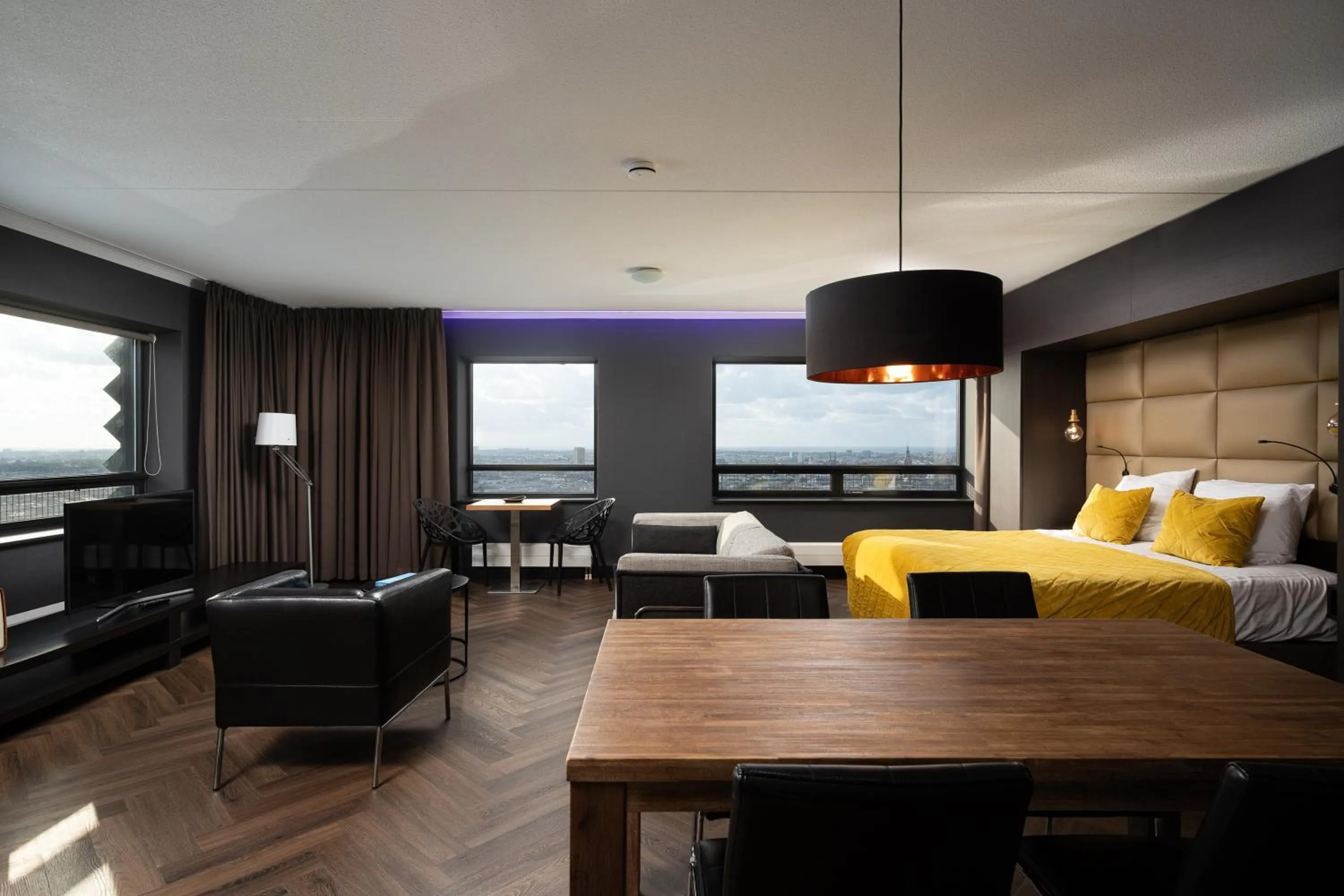 Bed in The Penthouse At The Hague Tower