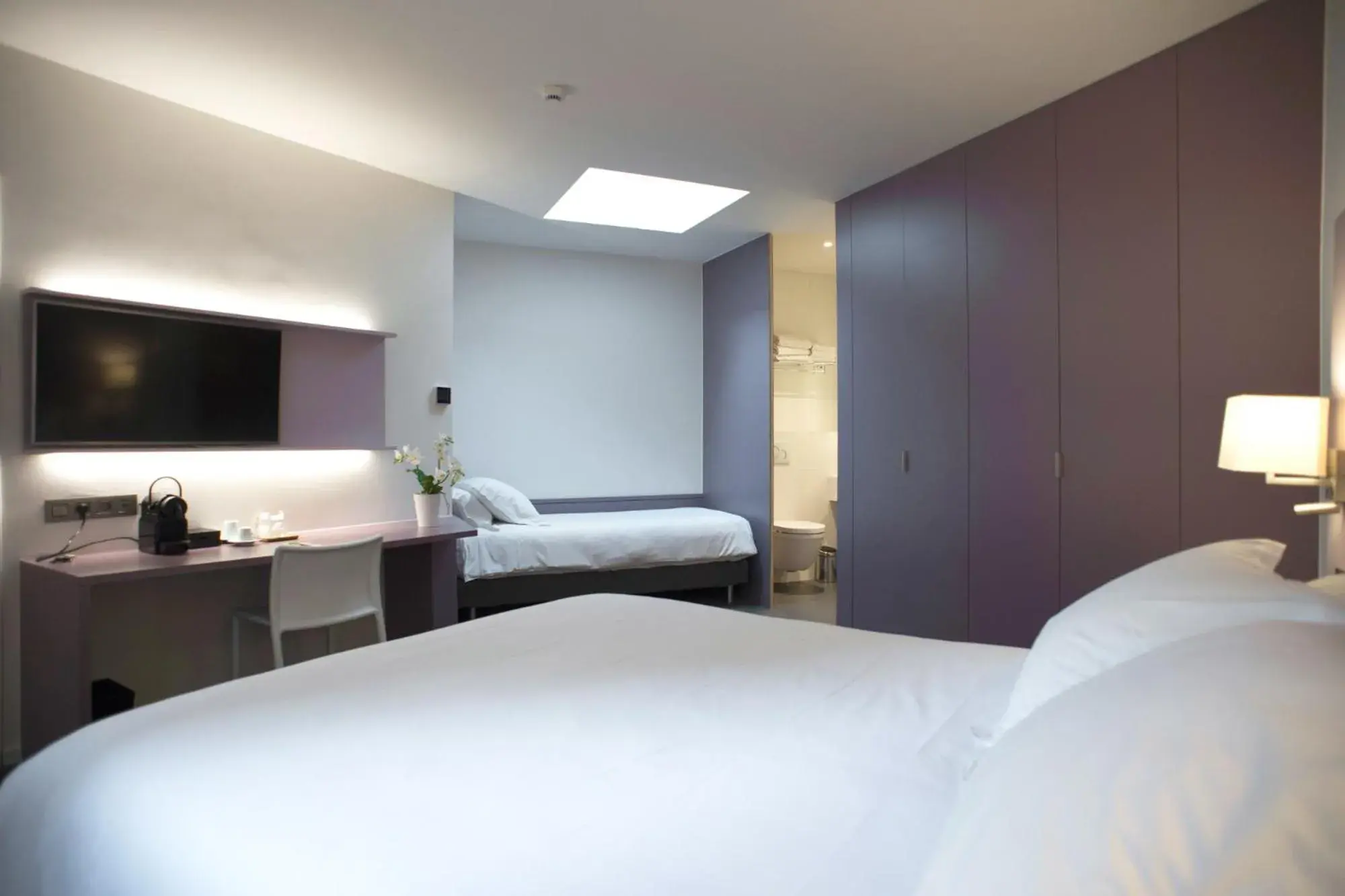 Triple Room in Hotel Du Congres Triple Room in Hotel Du Congres