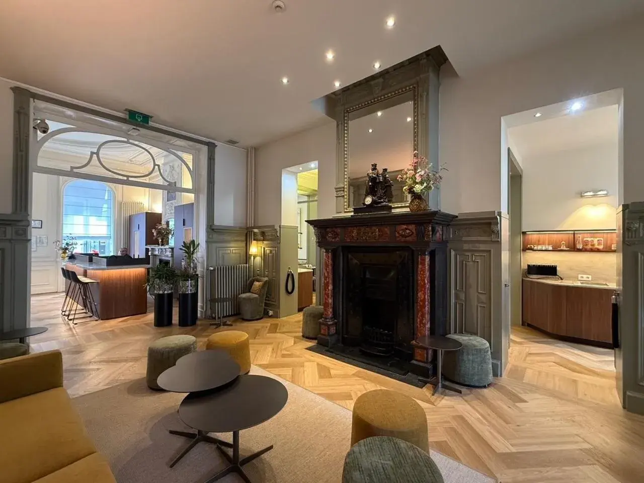 Living room in Hotel Du Congres Living room in Hotel Du Congres