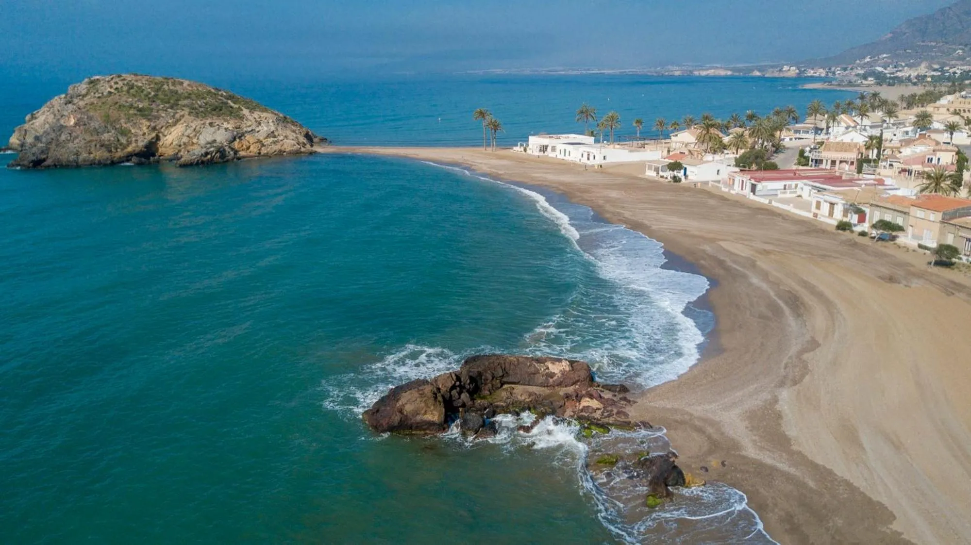 Beach in Dos Playas - 30º hotels