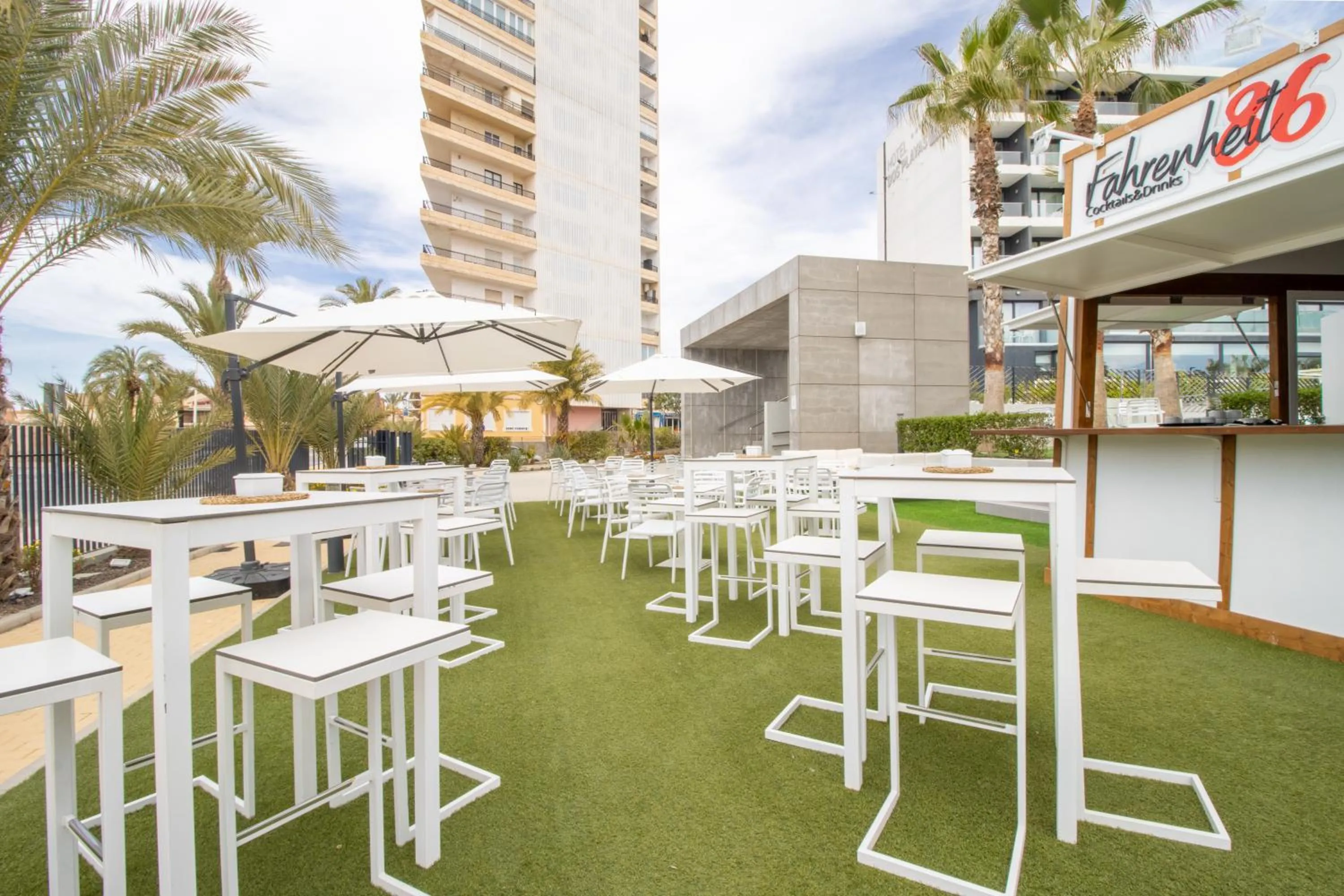 Property building in Dos Playas - 30º hotels